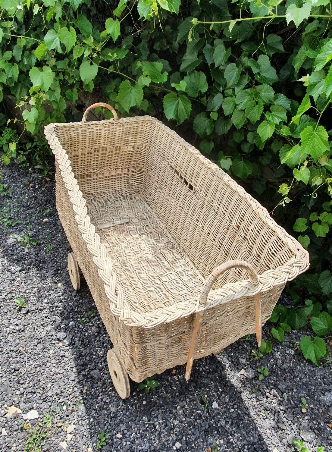 Rattan basket cradle