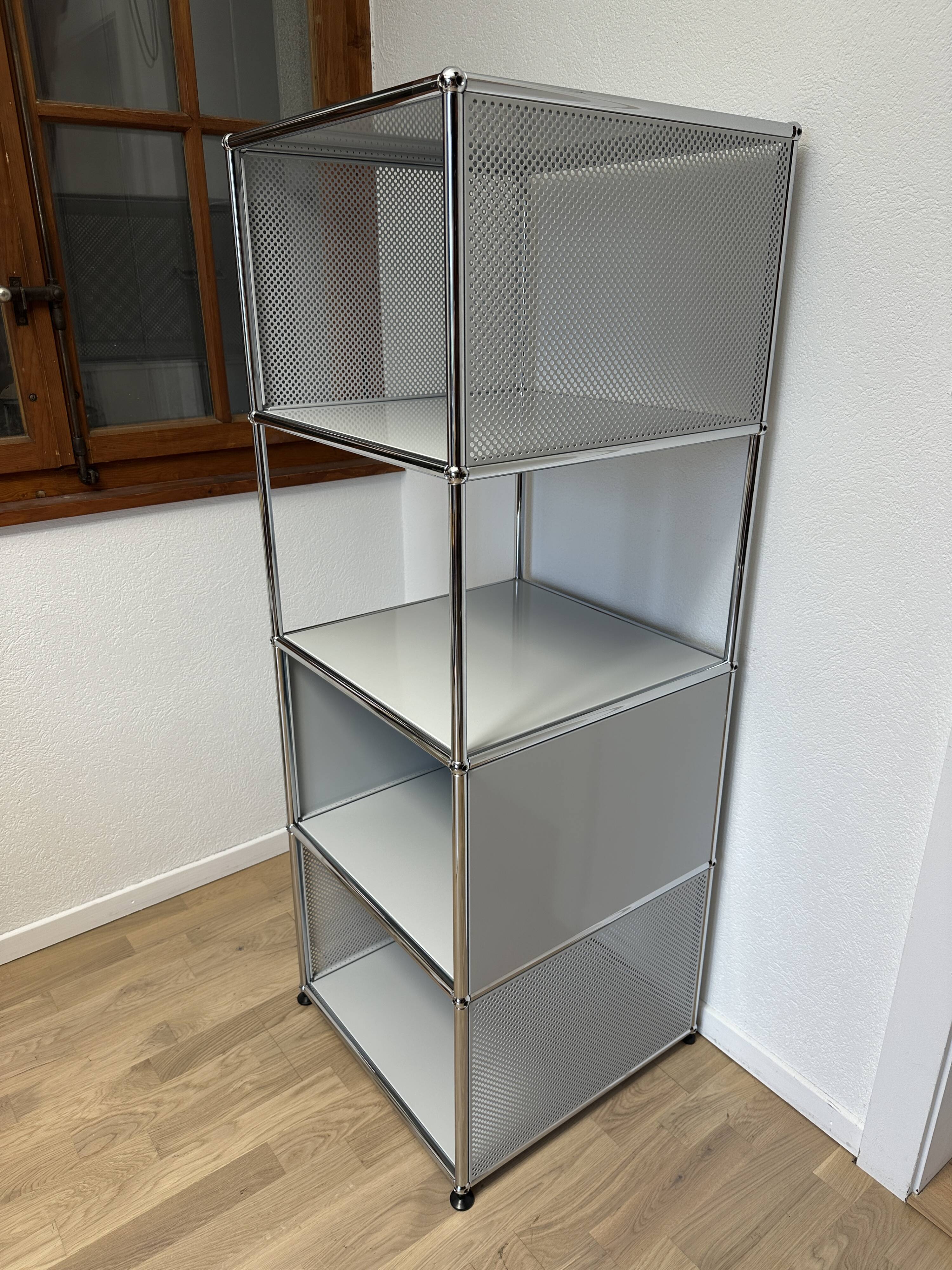 USM Haller shelf in light grey