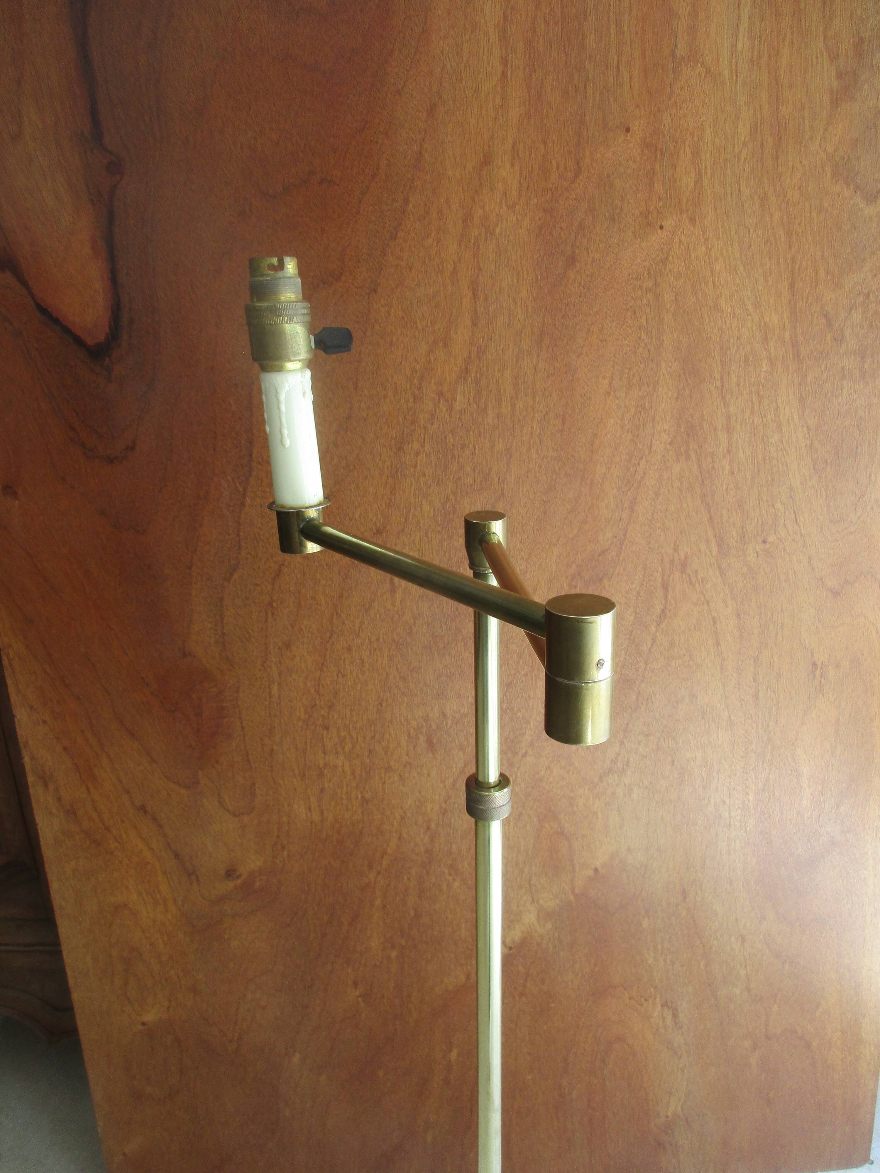 Depliable and articulated foot reader lamp