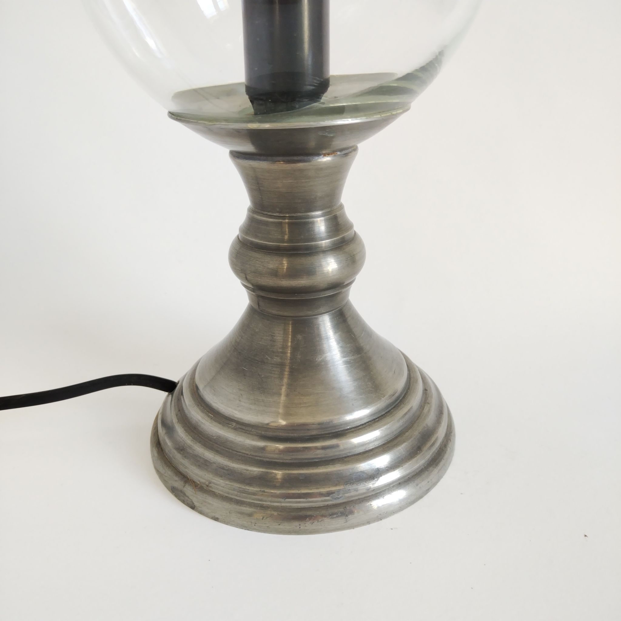 Vintage lamp consisting of a glass tulip-shaped fireplace and a pewter foot