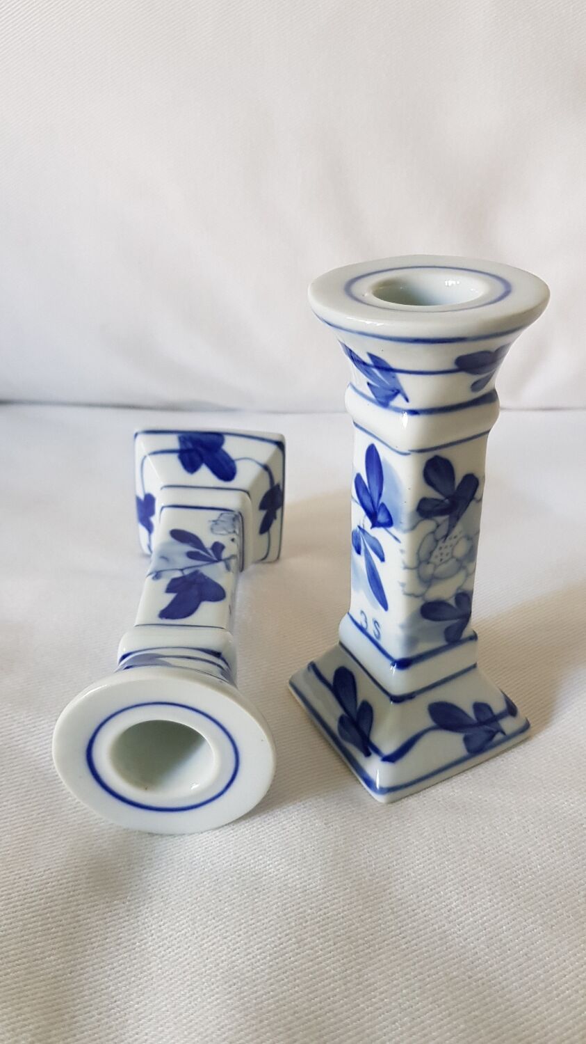 Set of 2 ceramic candle holders in white blue floral pattern