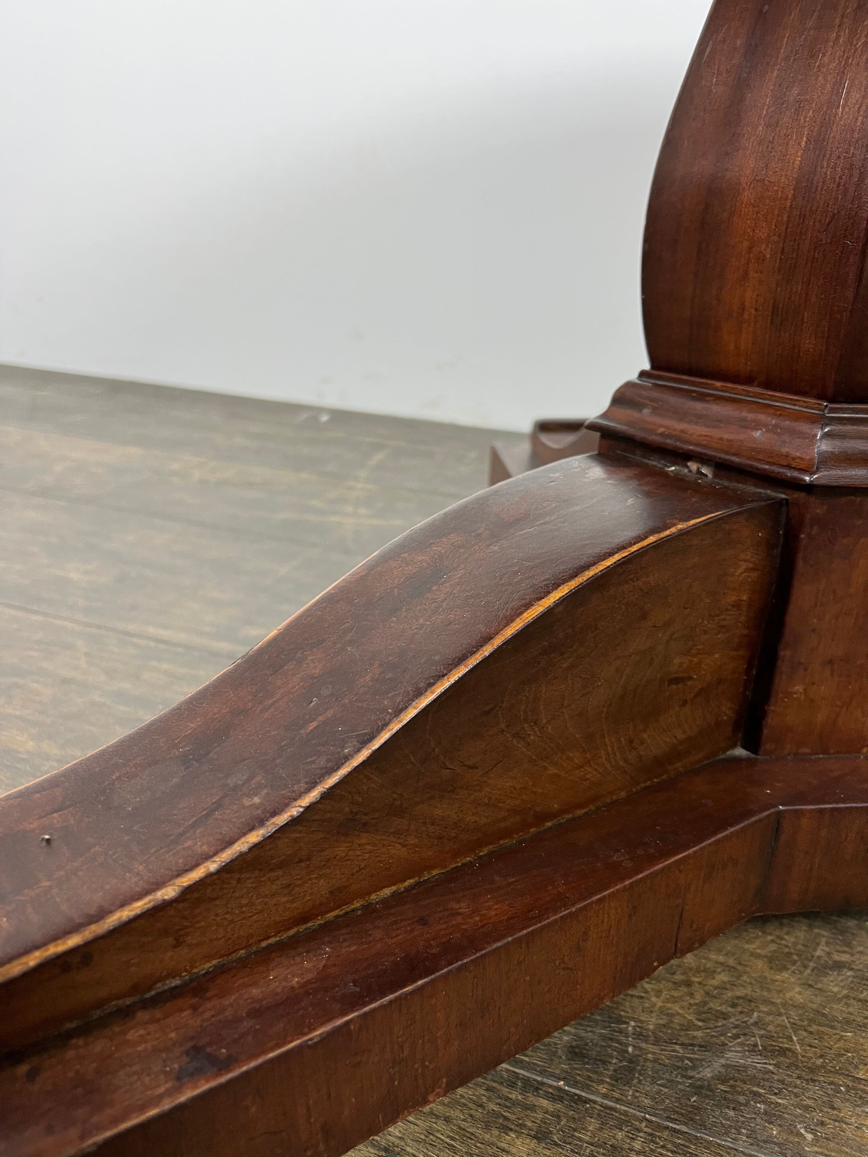 Mahogany center table Biedemeier