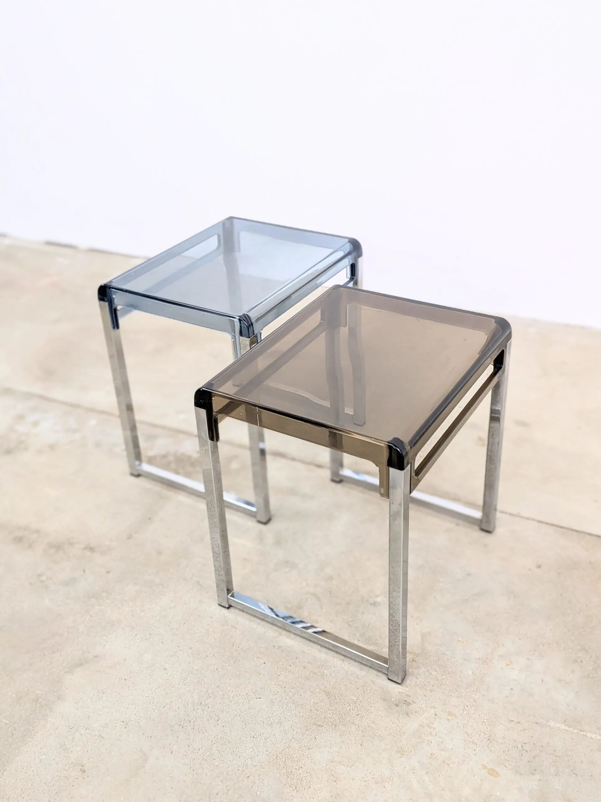 Lot de 2 tables d’appoint Marc Berthier années 60