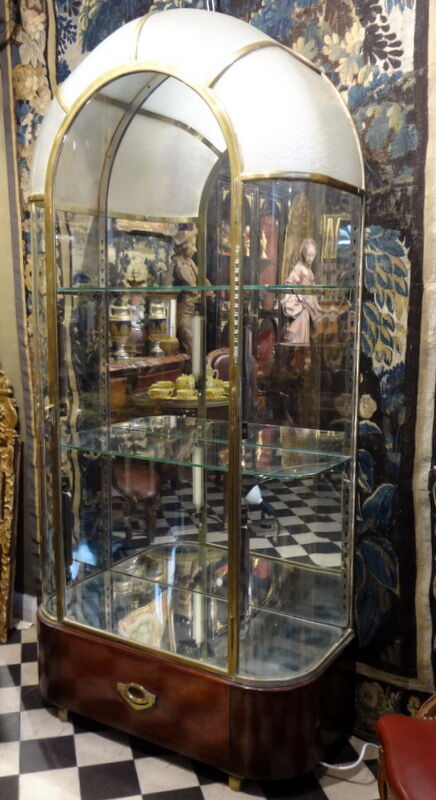 Art-deco showcase by Lena