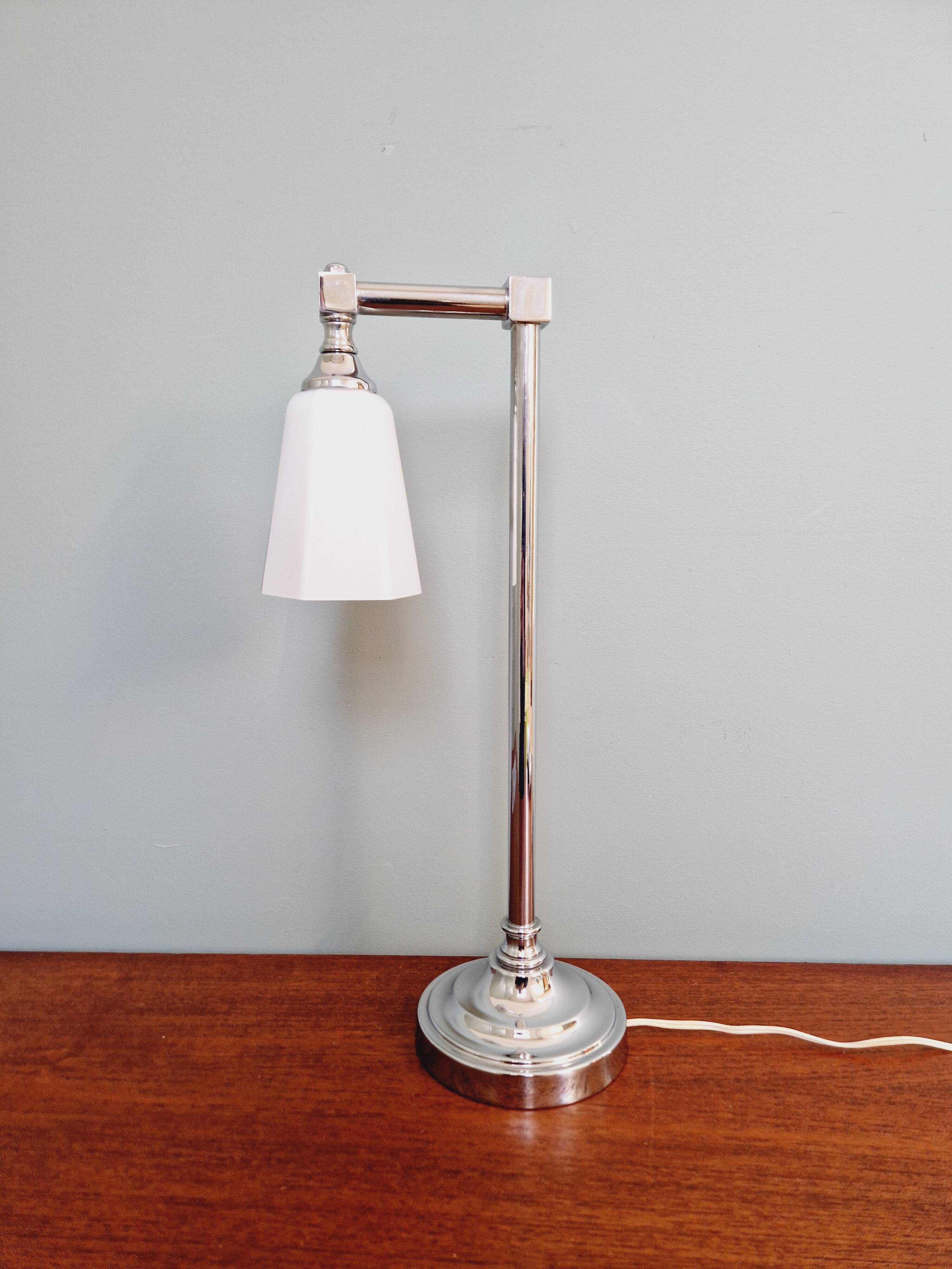 Desk lamp in chrome metal and white opaline
