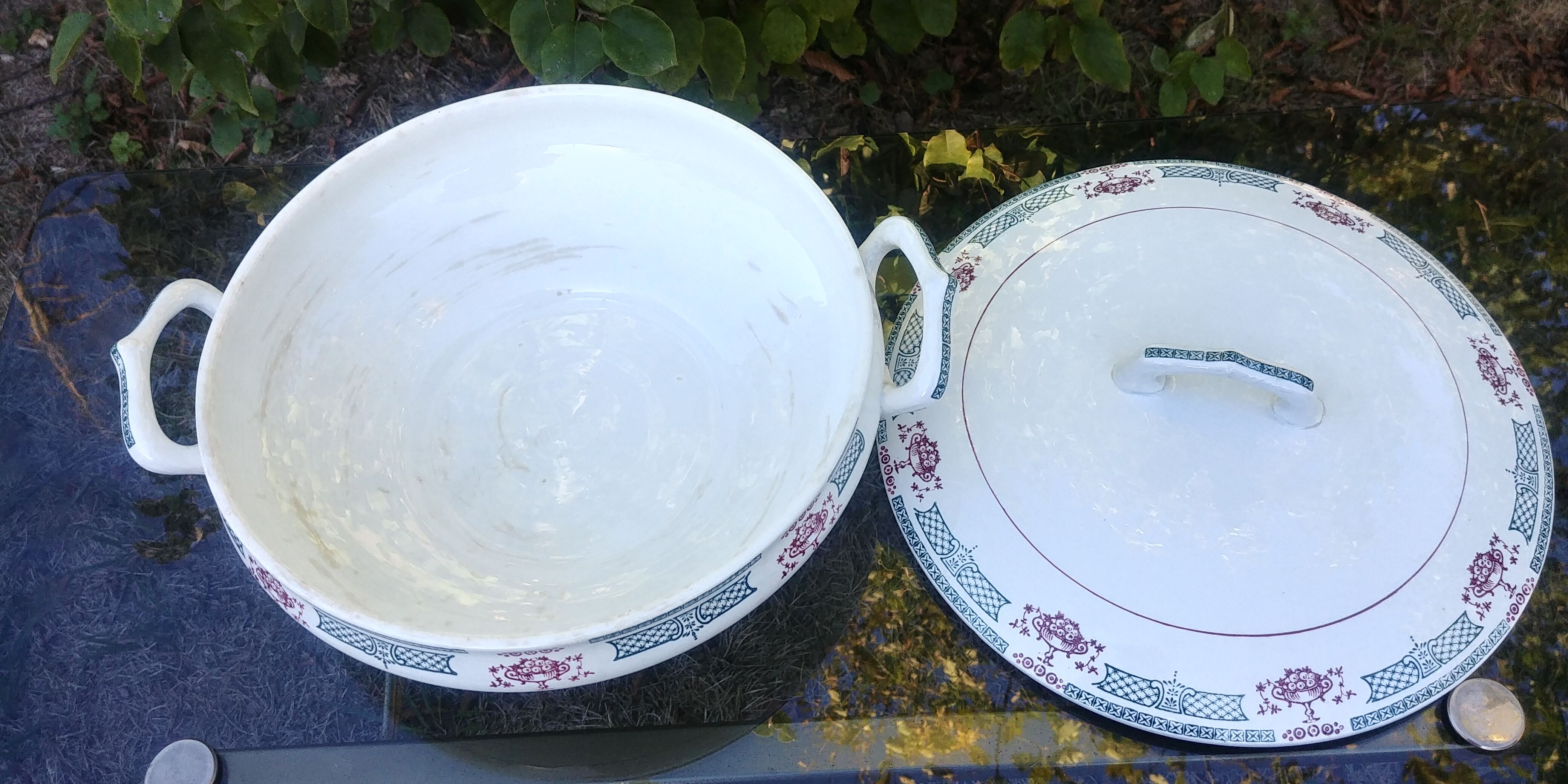 Soup dish of the Saint Amand faienceries of the new ceramic factories in the north