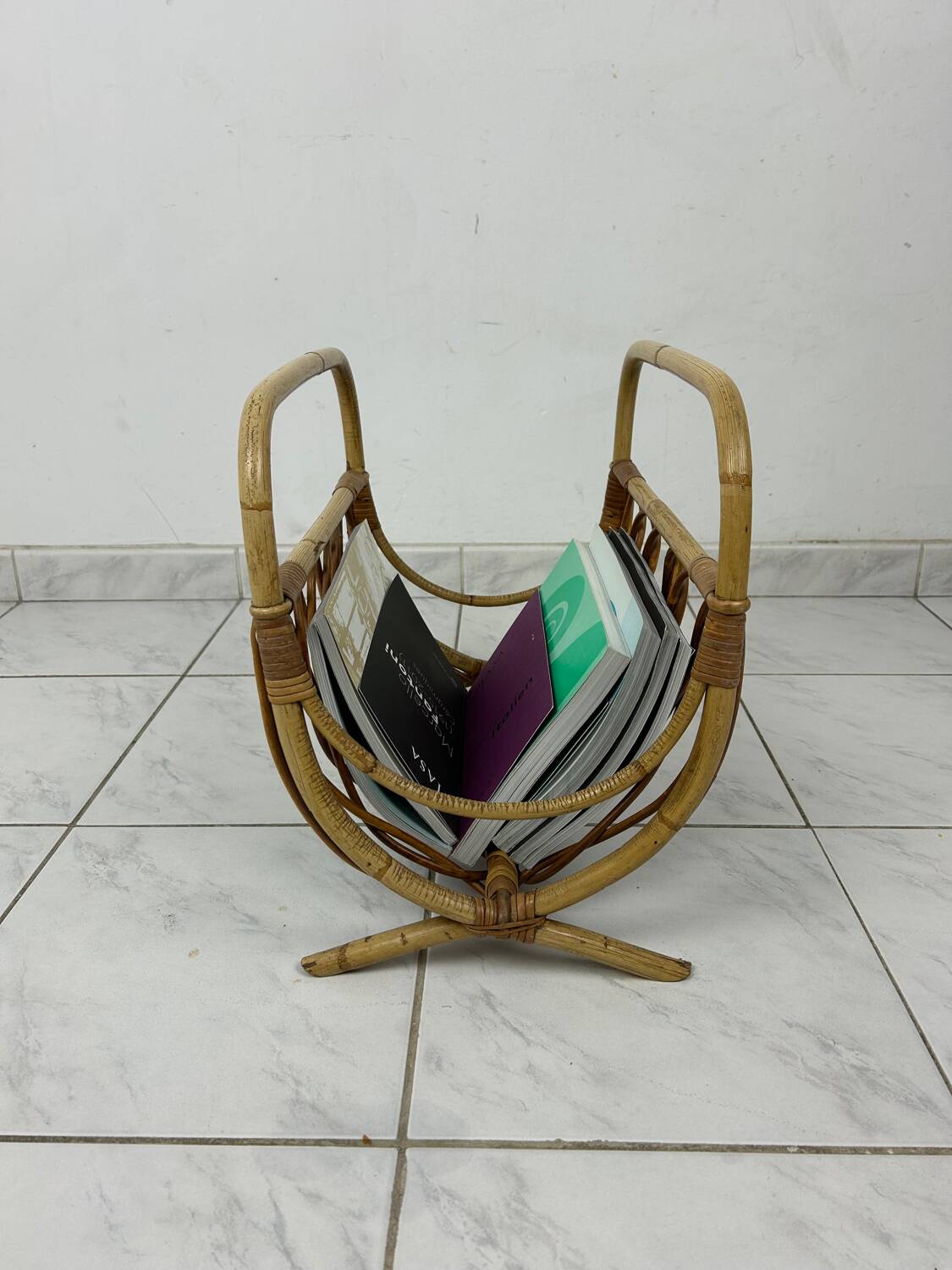Porte-revues vintage en bambou