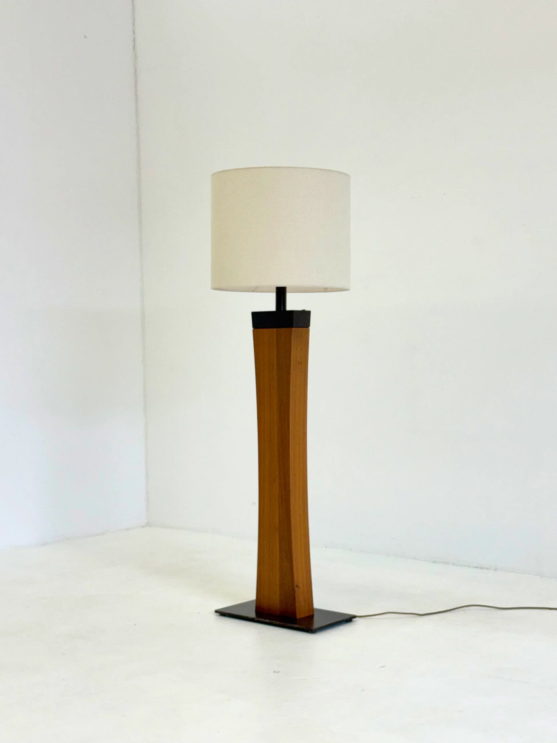 Lampe de sol en teck des années 50 italienne