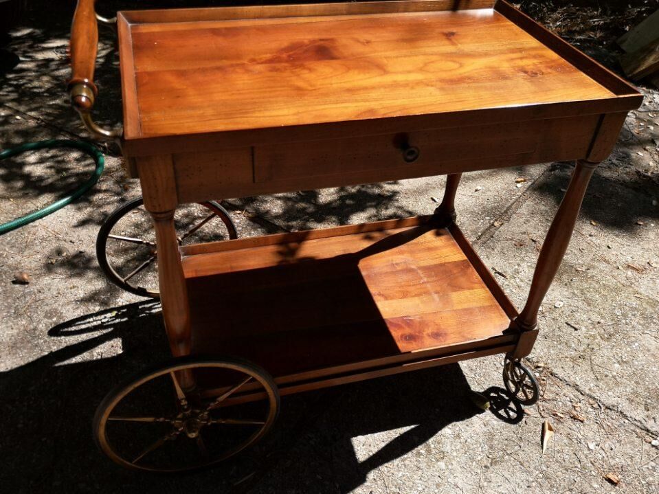 rolling table serving