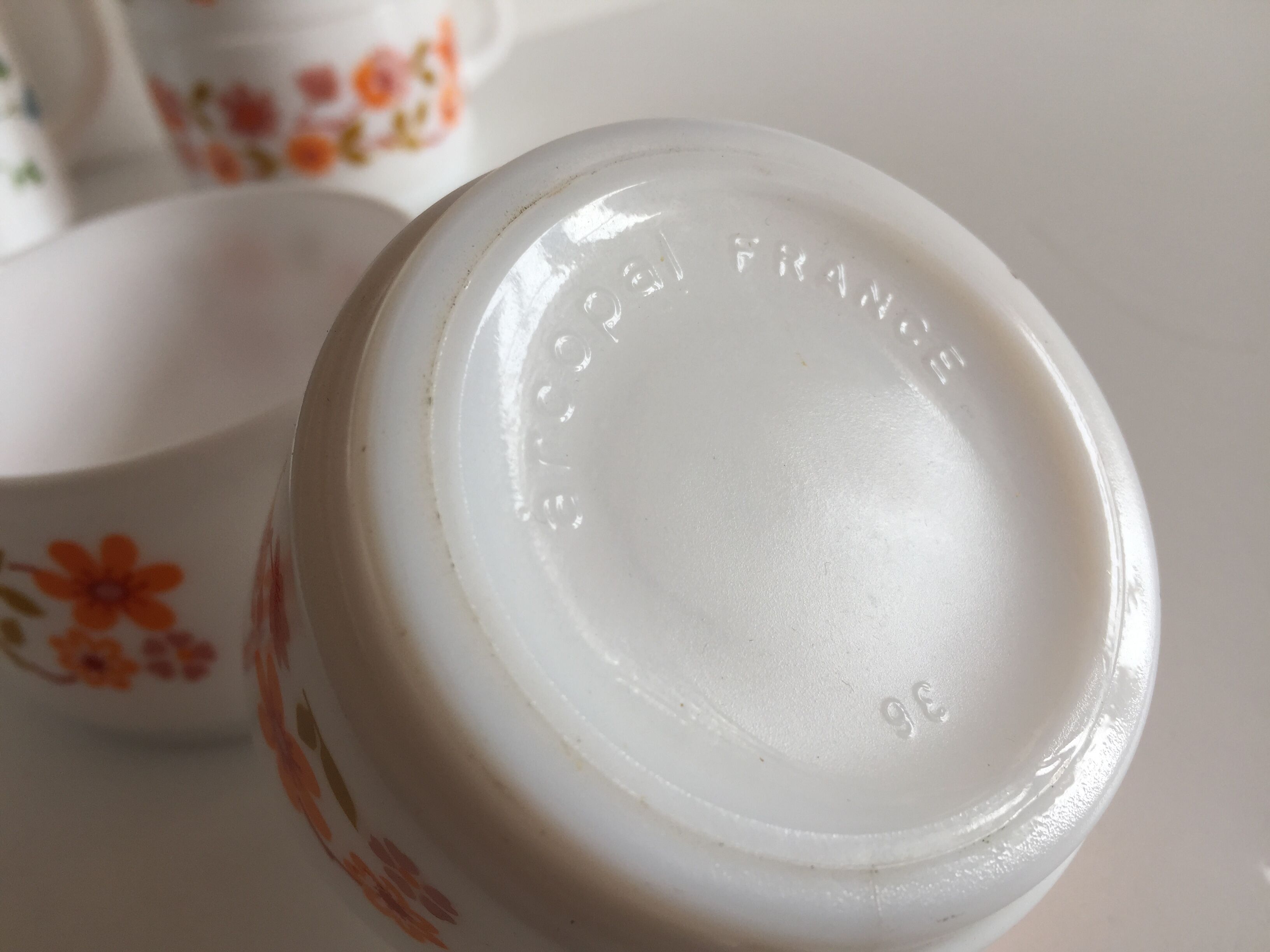 Set of 8 cups at cafe arcopal – france