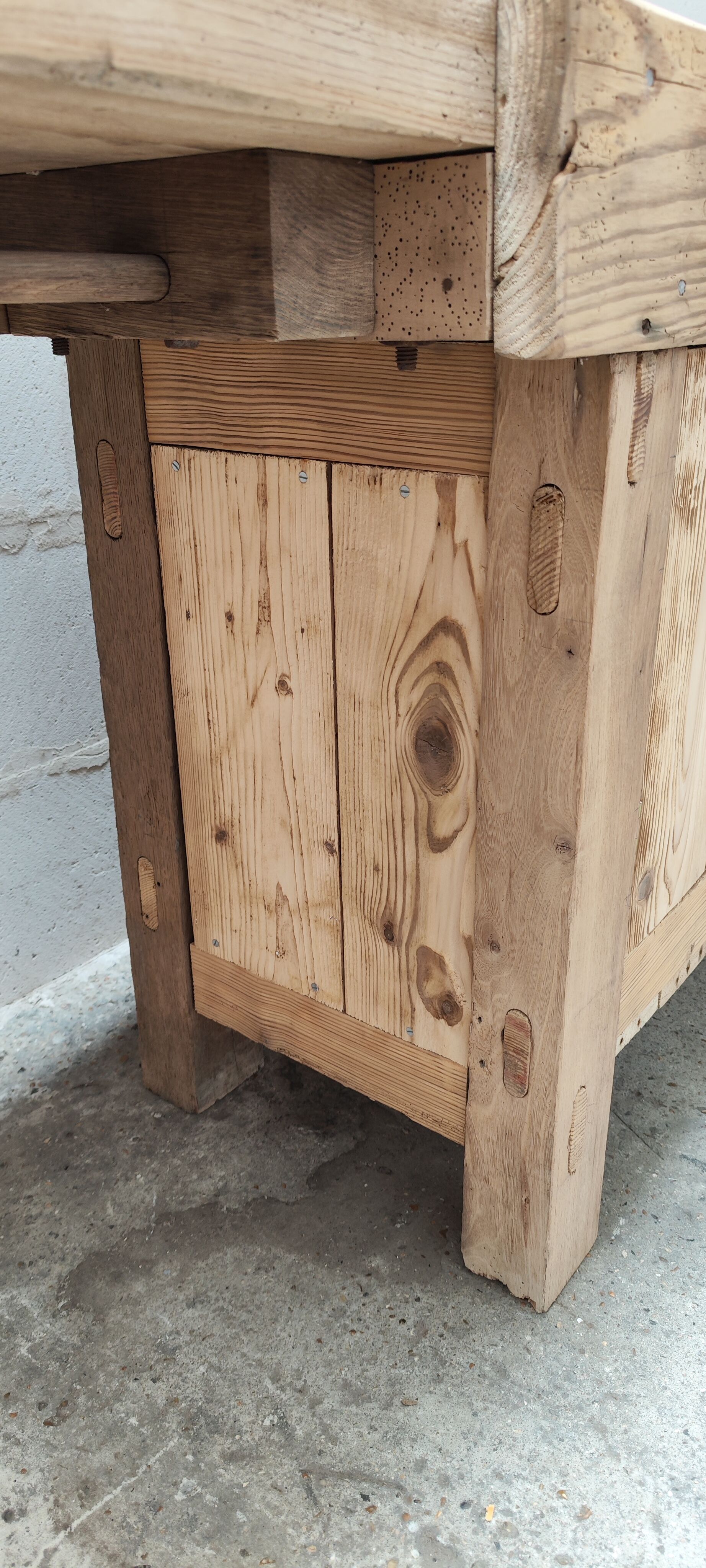 Carpenter's workbench