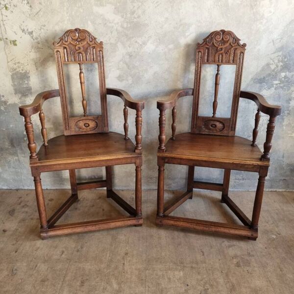 Chaises caquetoire