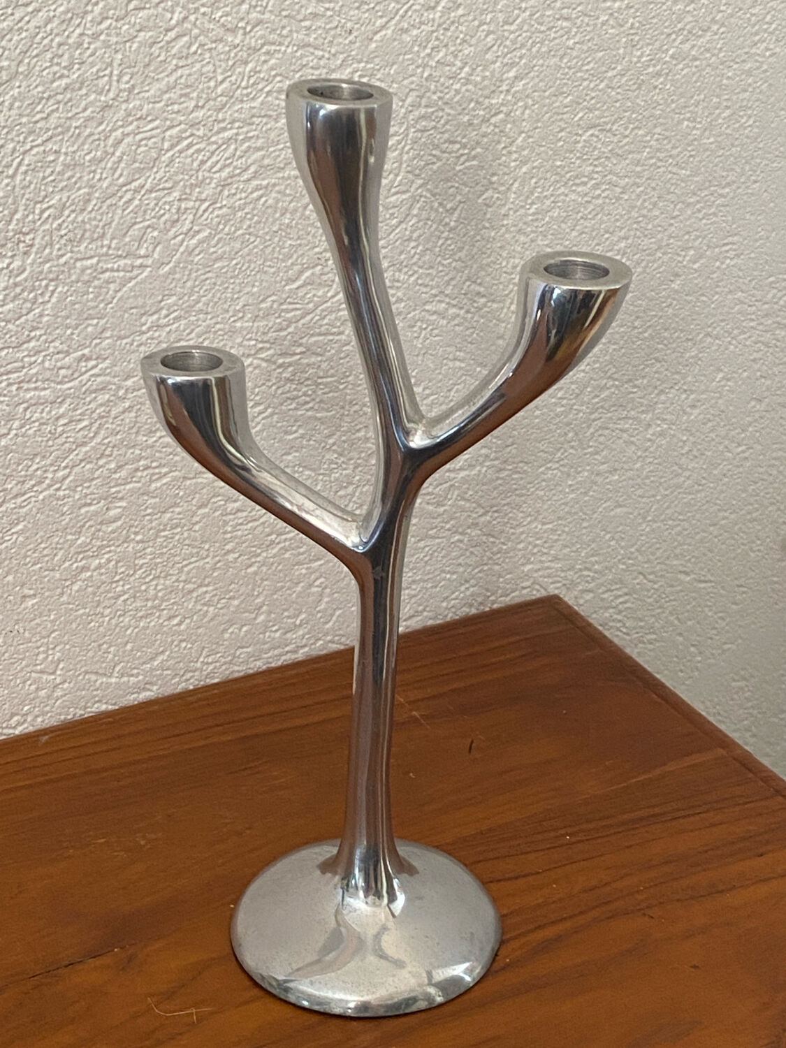 Organic-shaped cast aluminium candlestick
