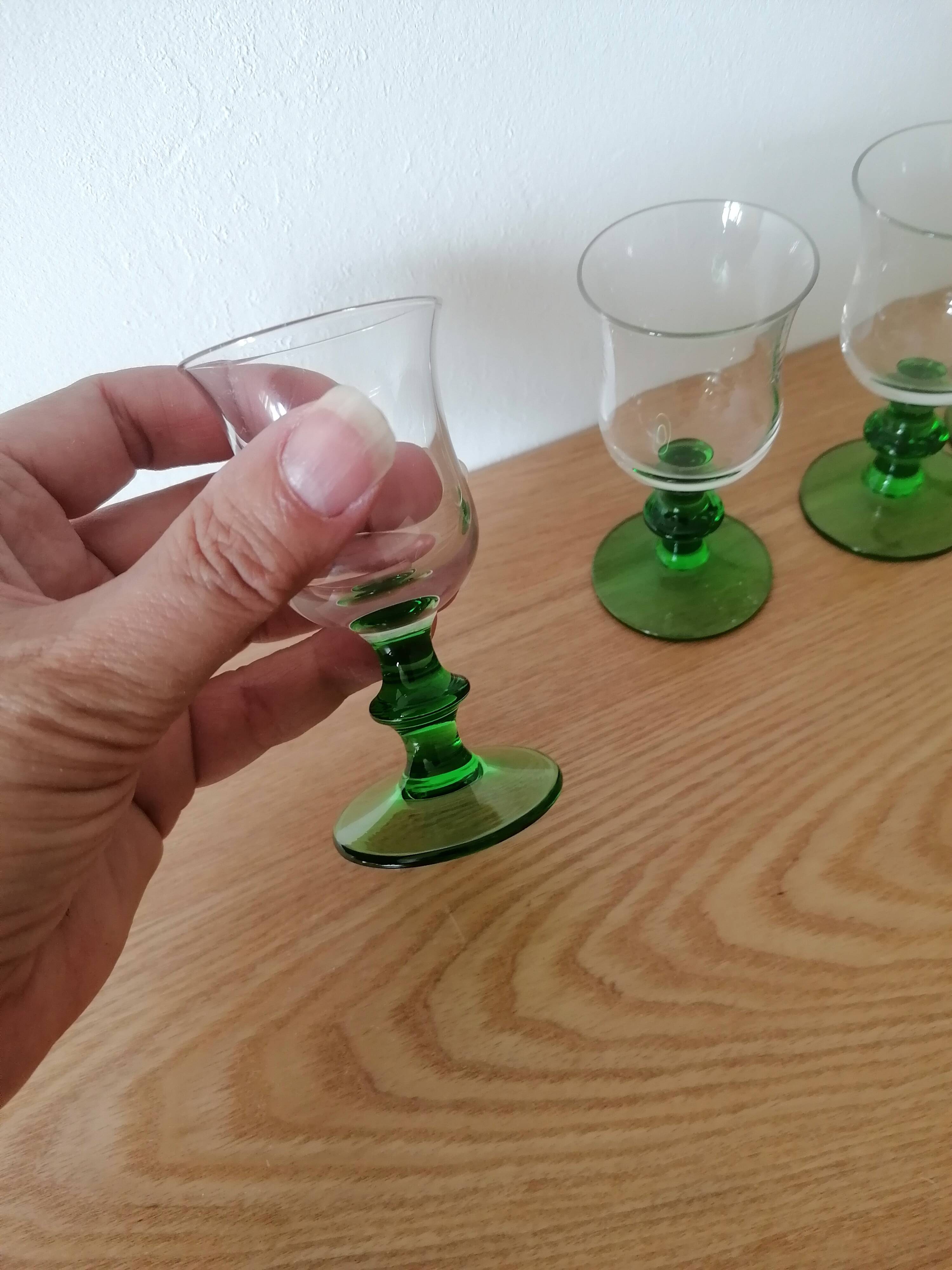 6 verres de liqueur à pied vert