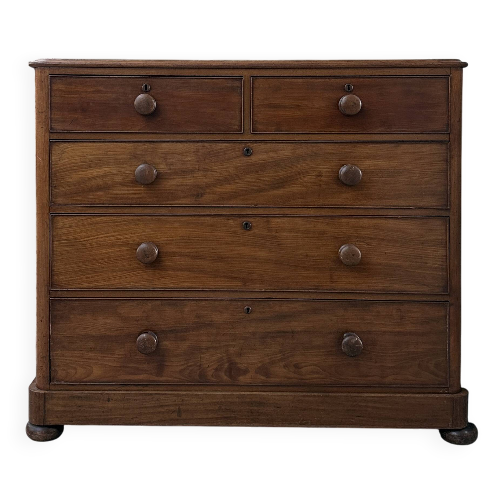 Large Victorian English mahogany chest of drawers (renovated)
