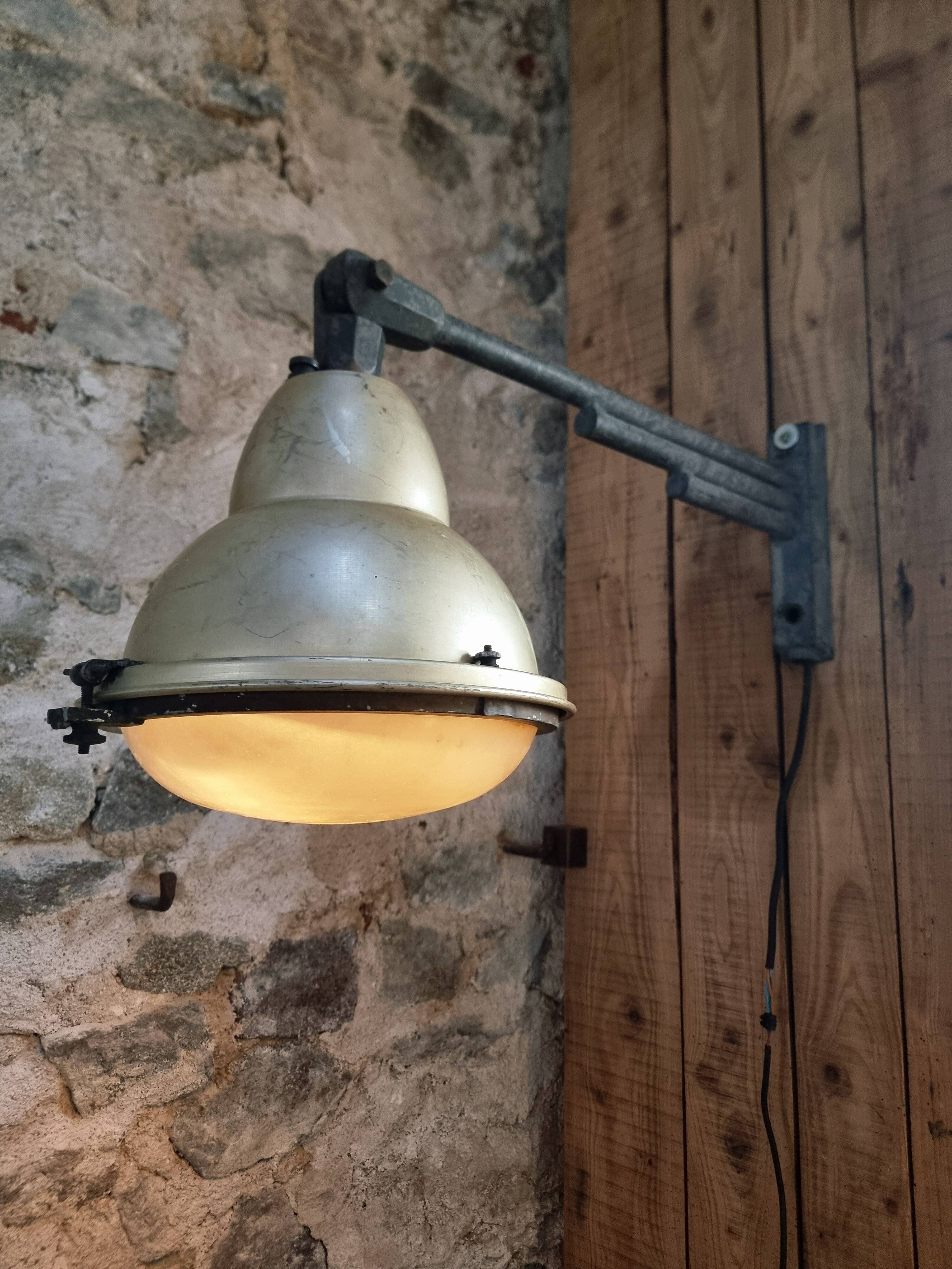 Applique murale vintage de lampadaire – lampe murale industrielle, bras réglable années 1950