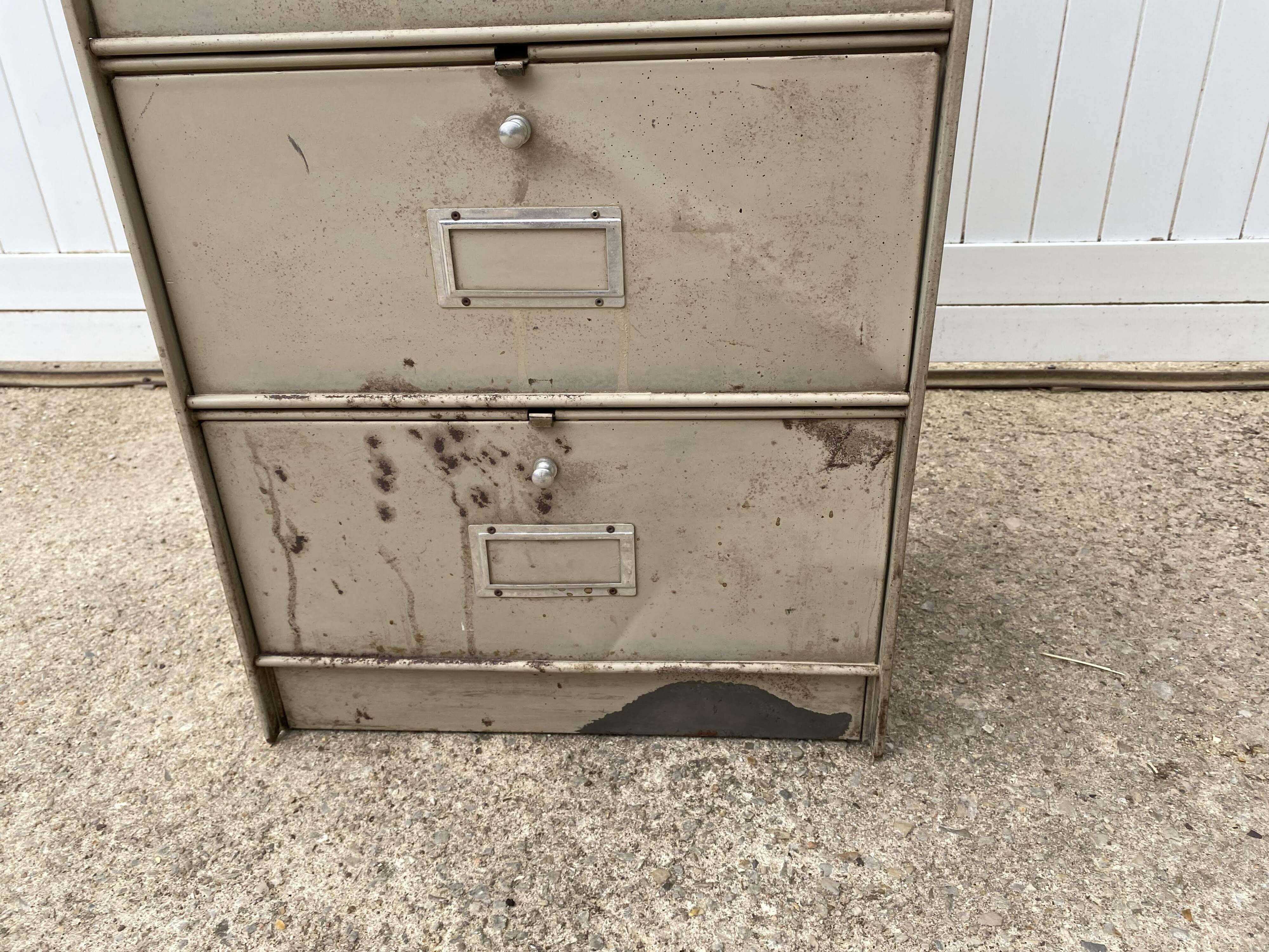 Meuble à 5 clapets casier industriel métal Ronéo 1950