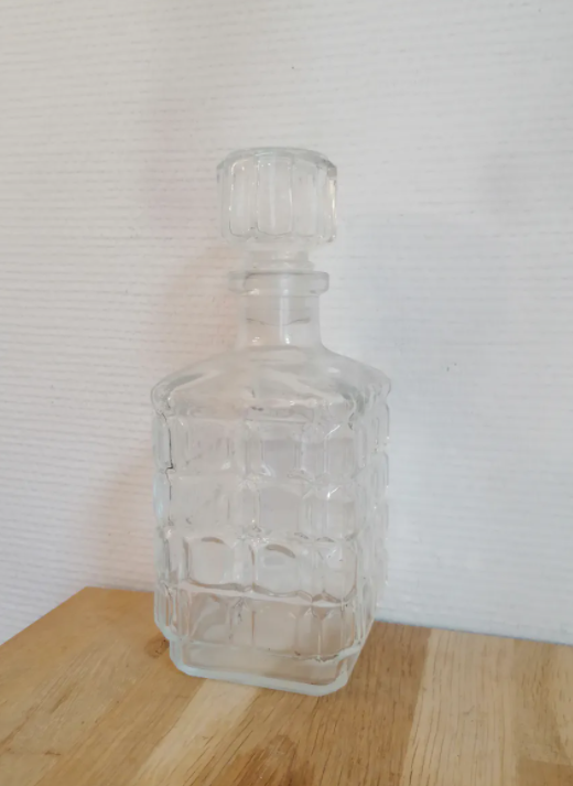 Glass decanter