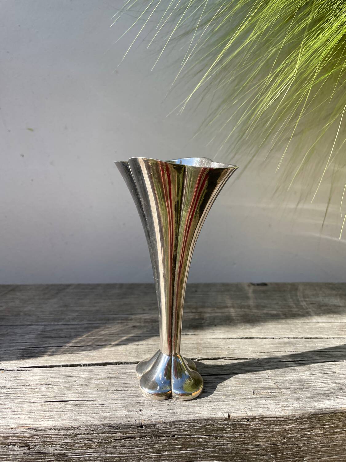 Petit vase art nouveau  en métal argenté