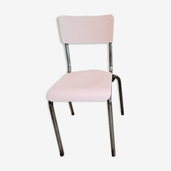 Chaise d'école rose