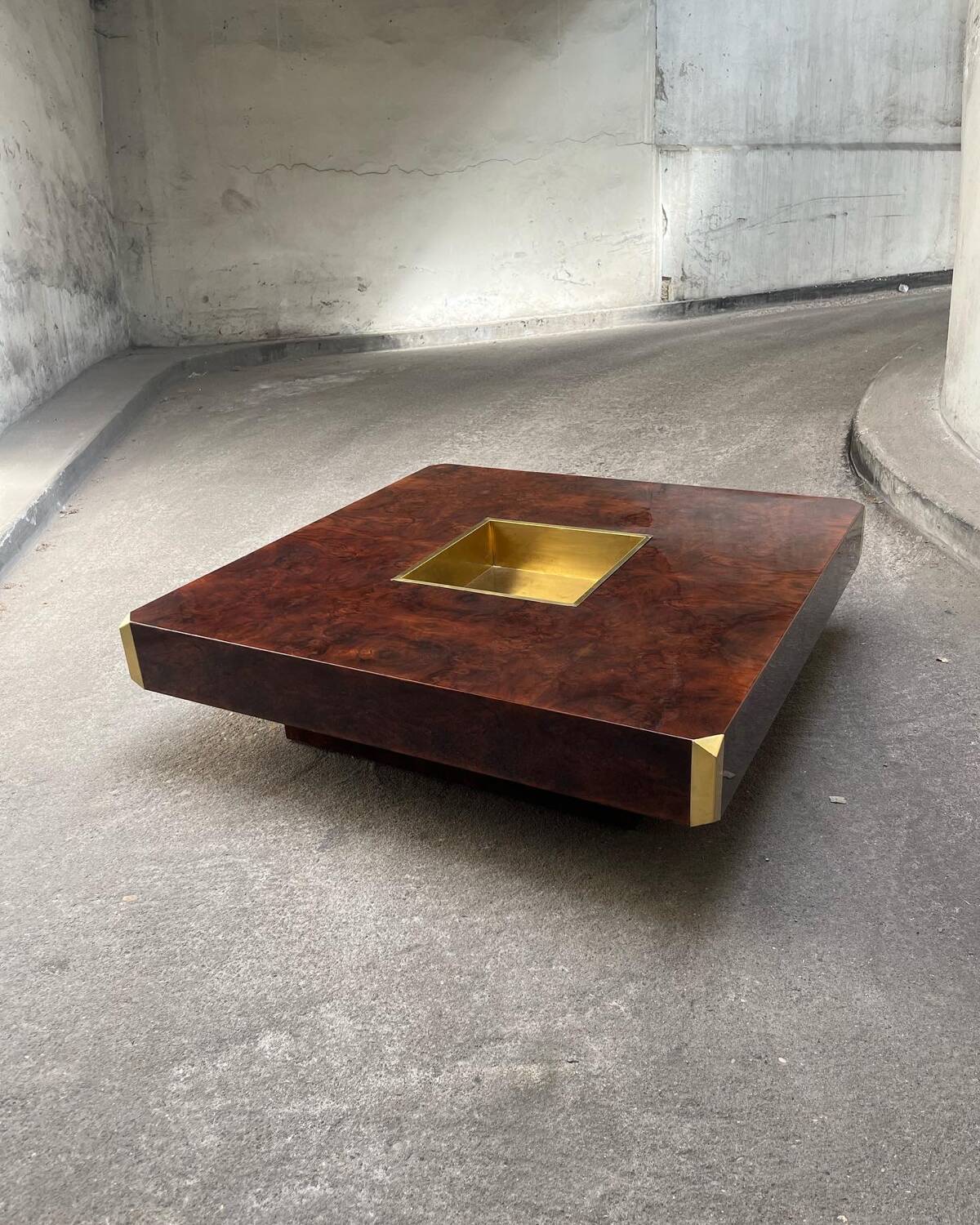 Willy RIZZO table in Mario Sabot burl veneer 1970