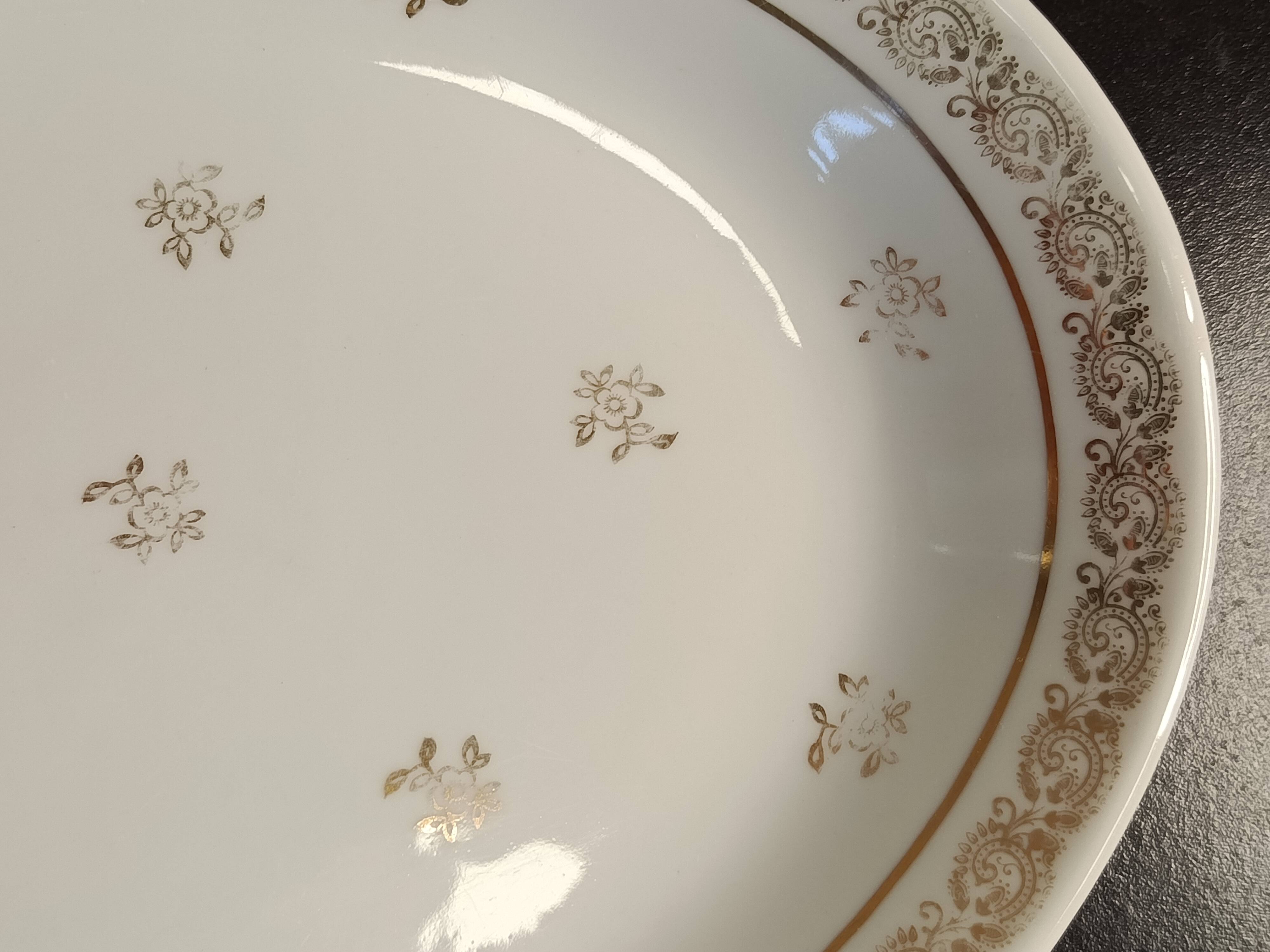Service de table complet, porcelaine de Limoges et dorures, LOT 2