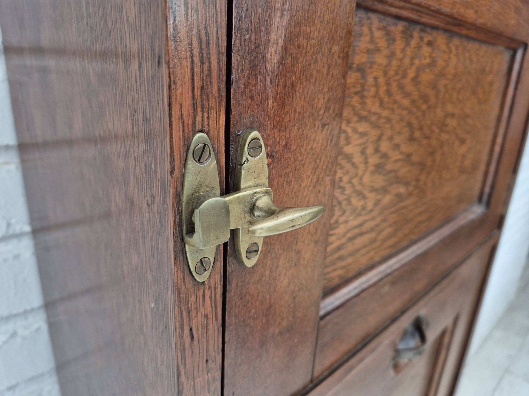 Armoire murale, bon état d'origine, bois de chêne, années 50, design scandinave