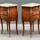 Paire de tables de chevet de style Louis XV en bois de rose.