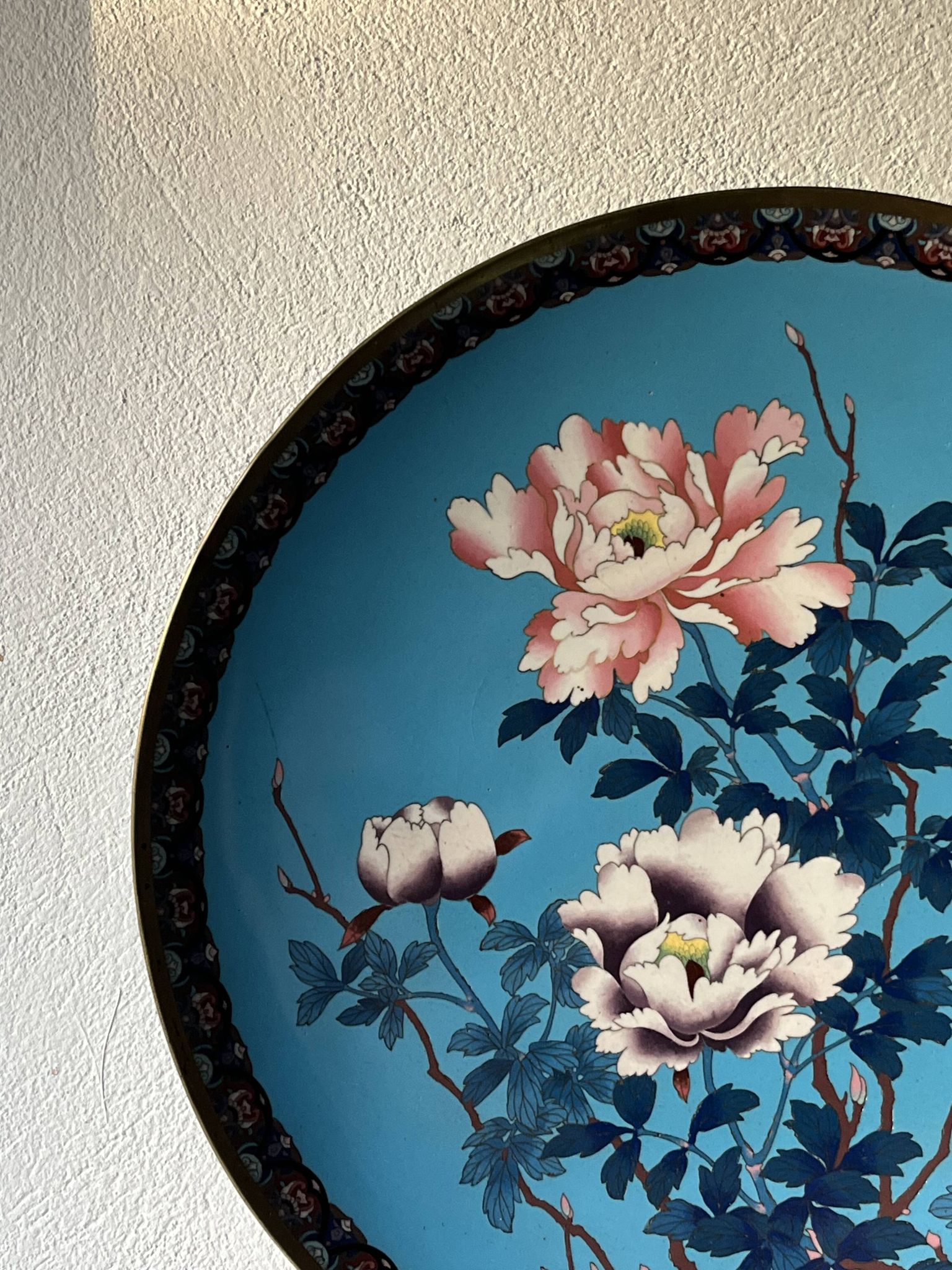 Coupe japonaise du XIXe siècle en émaux cloisonnés