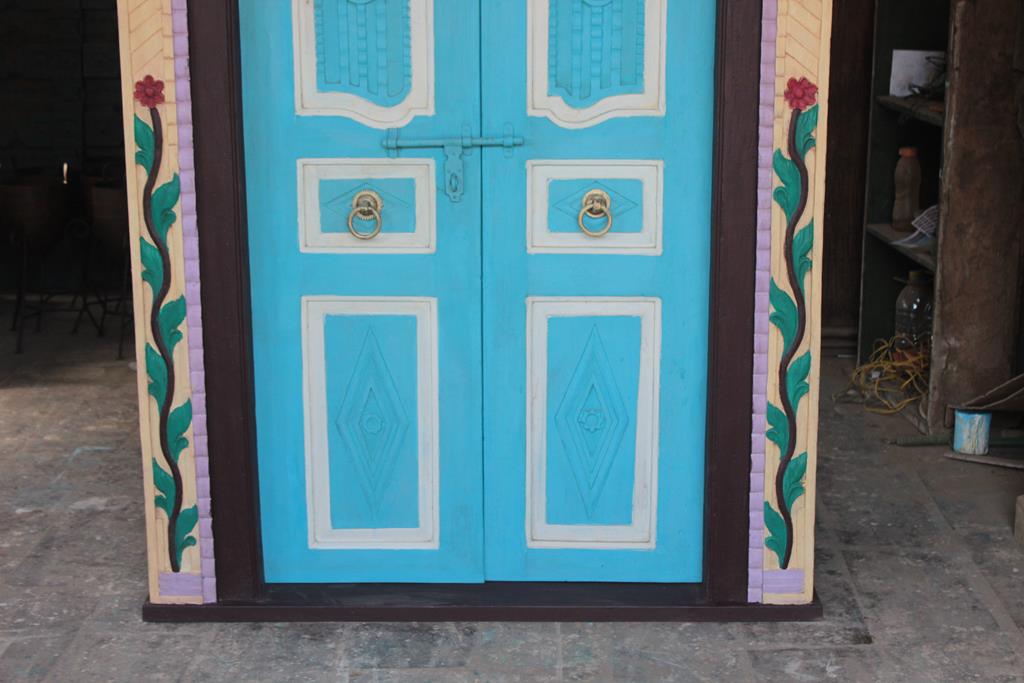 Indian door in old teak piece and patina of origin