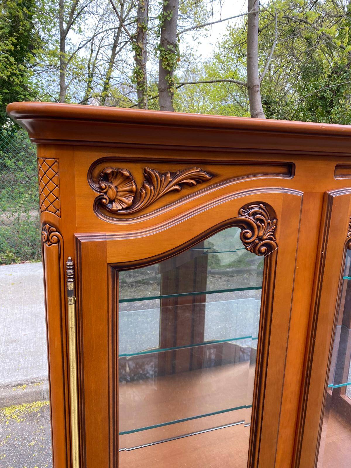 Louis XV display cabinet in solid wood