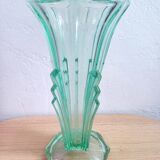 Vase en verre pressé vert style Art déco, vers 1960