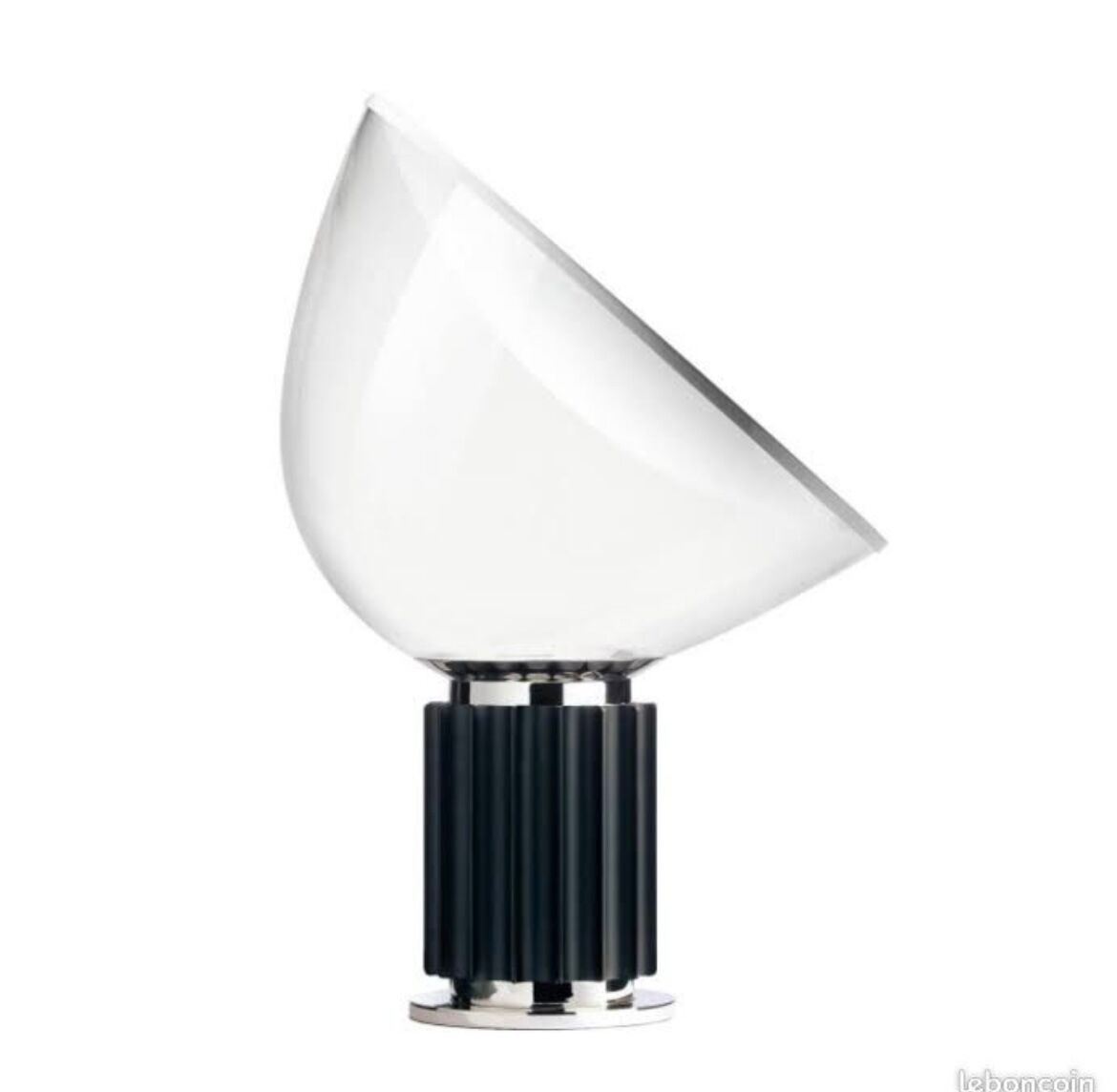Superb lamp inspired by the iconic Taccia model by Flos.
