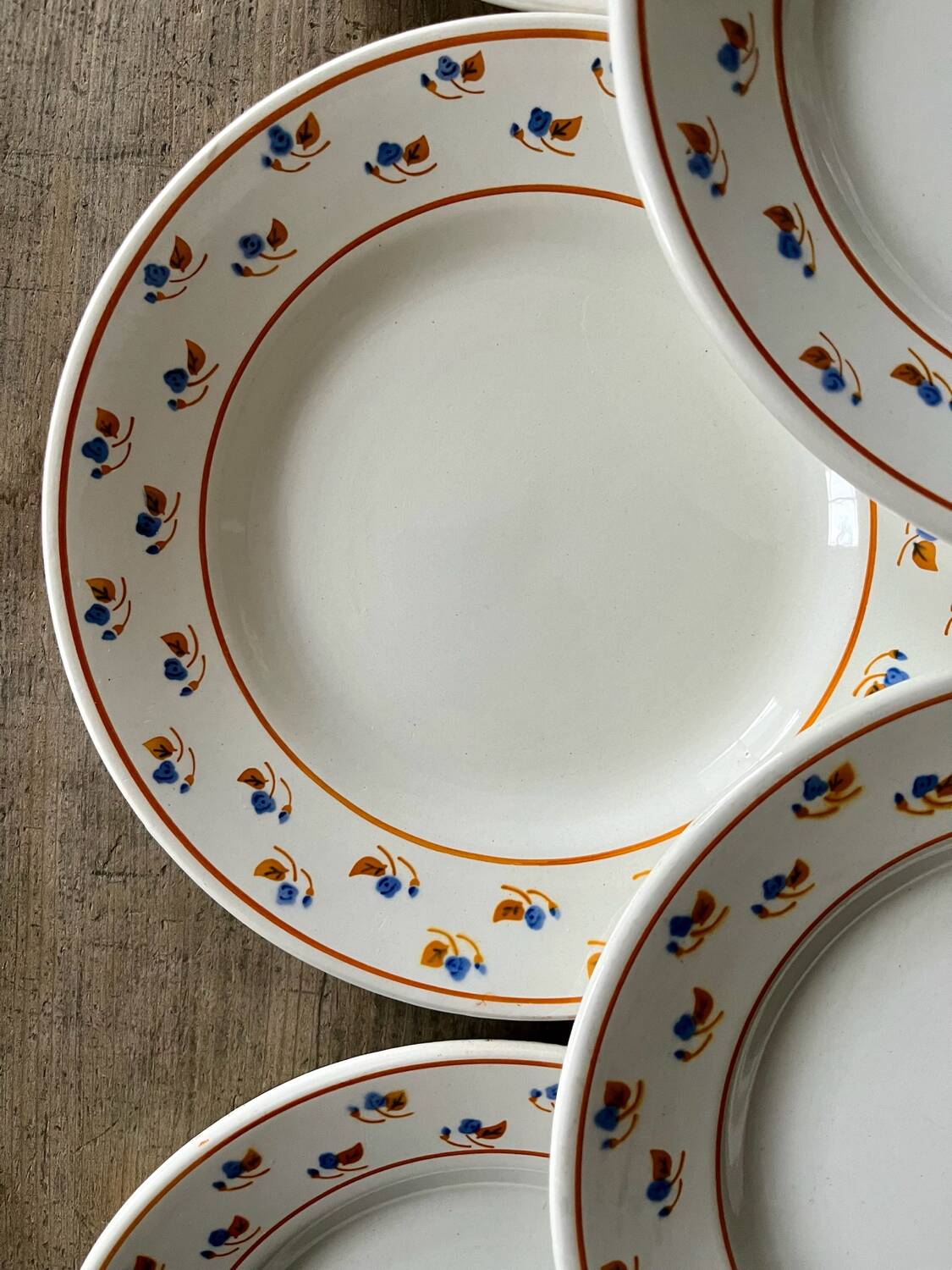 8 Creil Montereau dessert plates