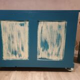 Dresser in restyled solid