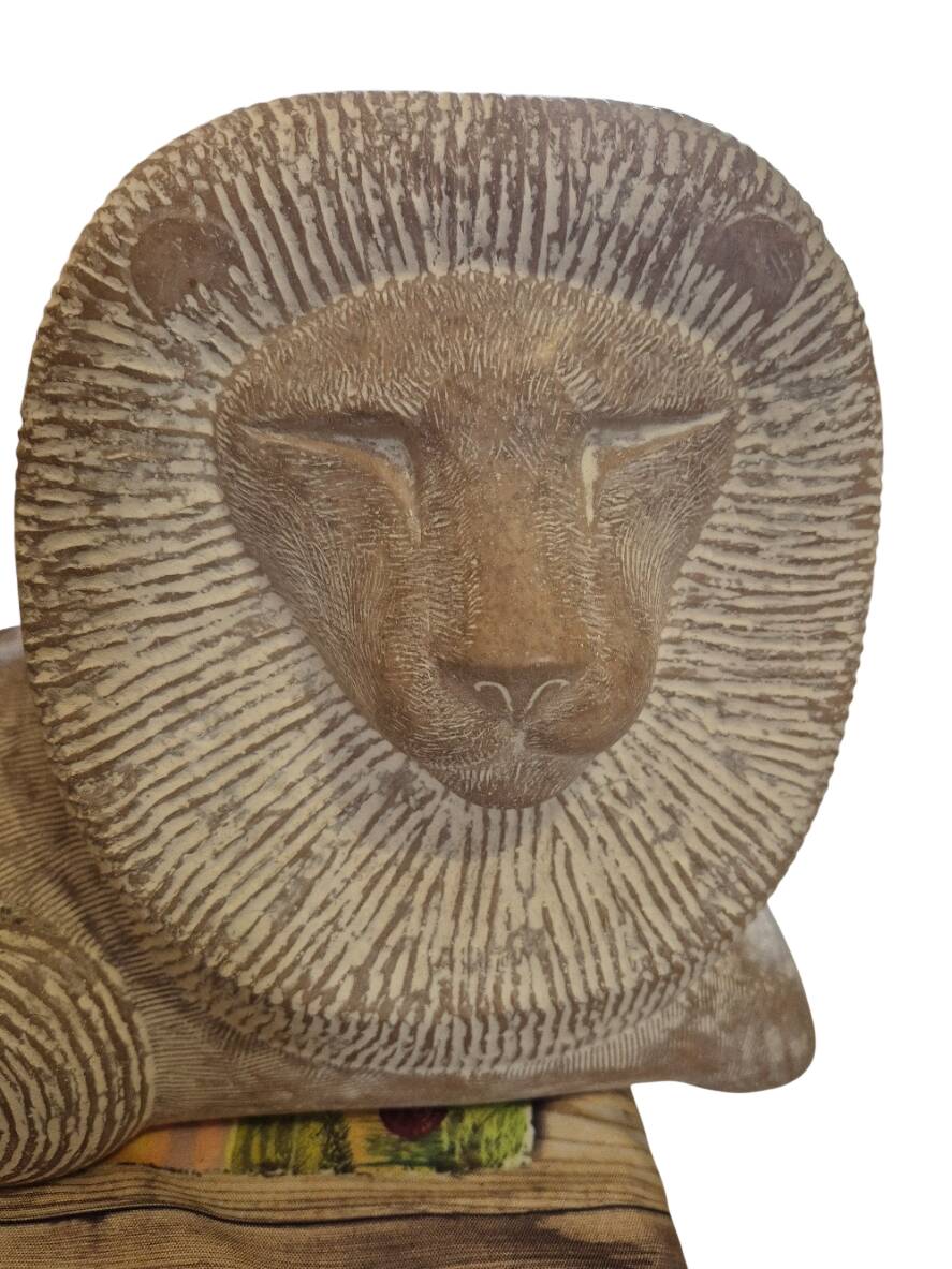 Sculpture en pierre d'un lion Islay Grimes