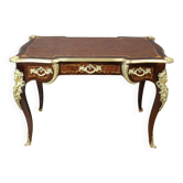 Louis XV desk in marquetry and bronze from the 19th century.
