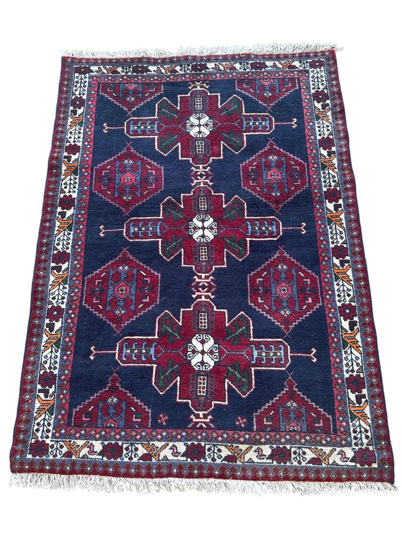 Tapis persan fait main 160cm x 110cm