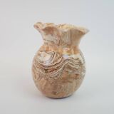 Vase rond à col corolle en terre mêlée ocre