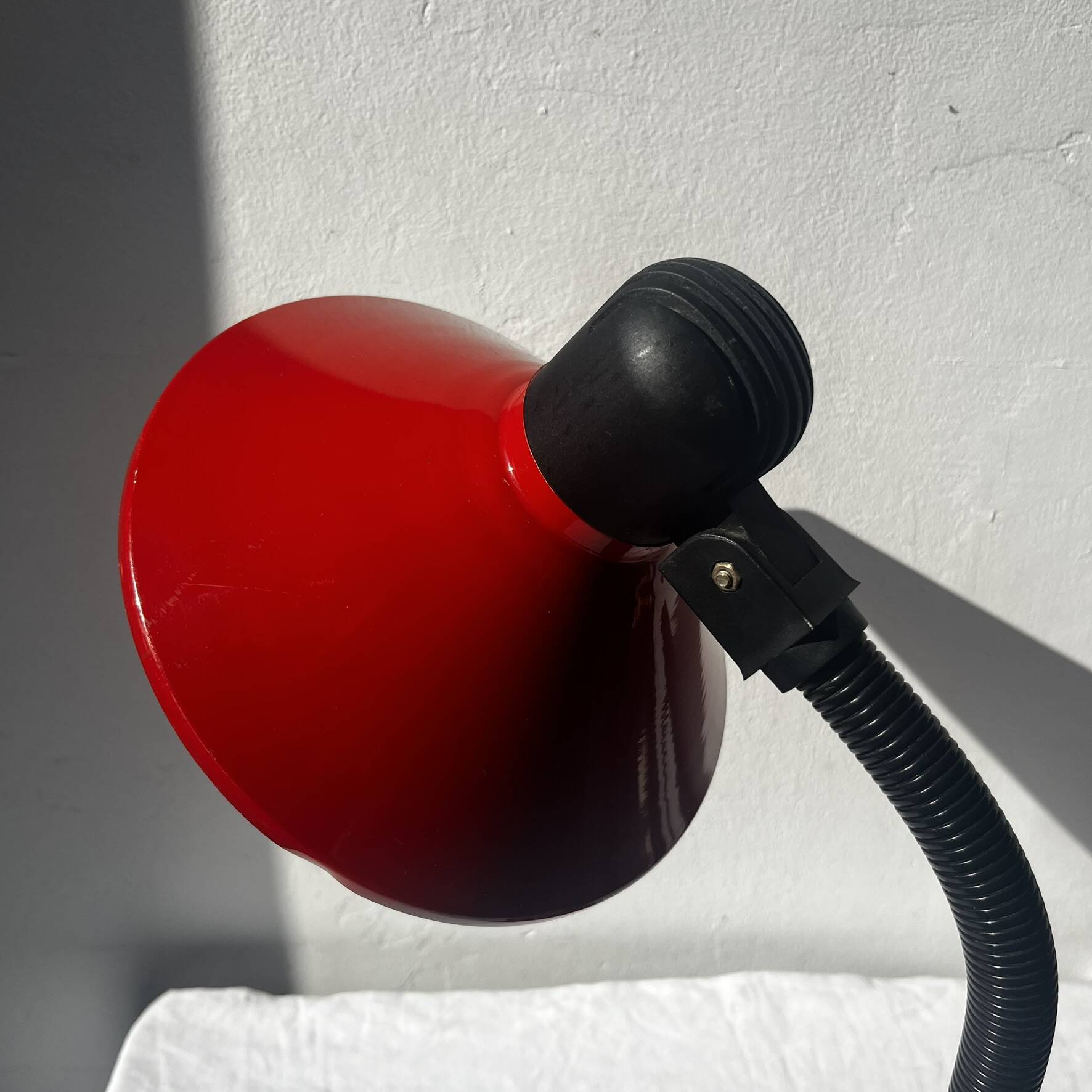 Vintage red metal lamp (Massive)