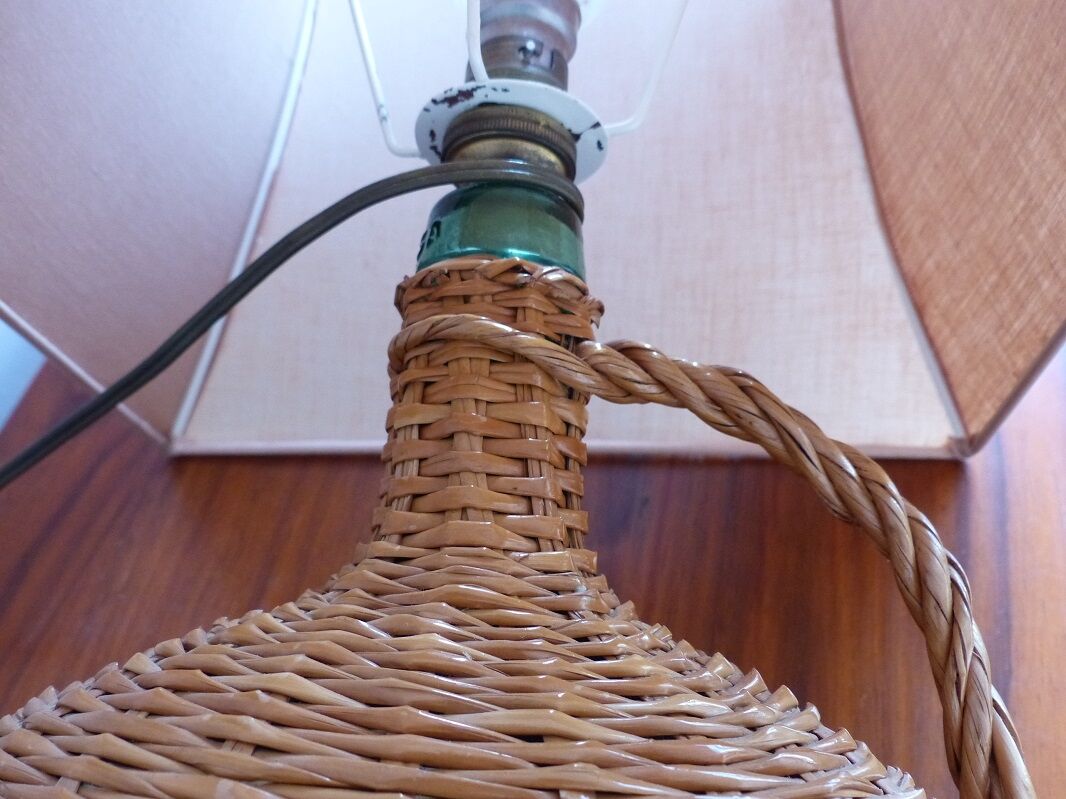 Braided Wicker table lamp