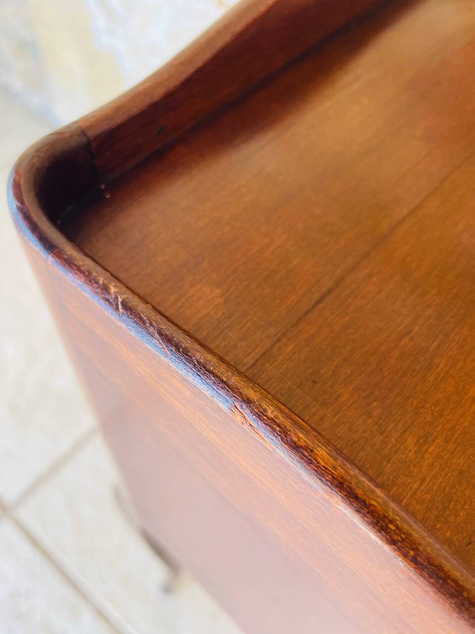 Paire de chevets style Louis XV en noyer