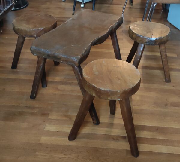Ensemble salon brutaliste table basse avec 3 tabourets/design 20 ème