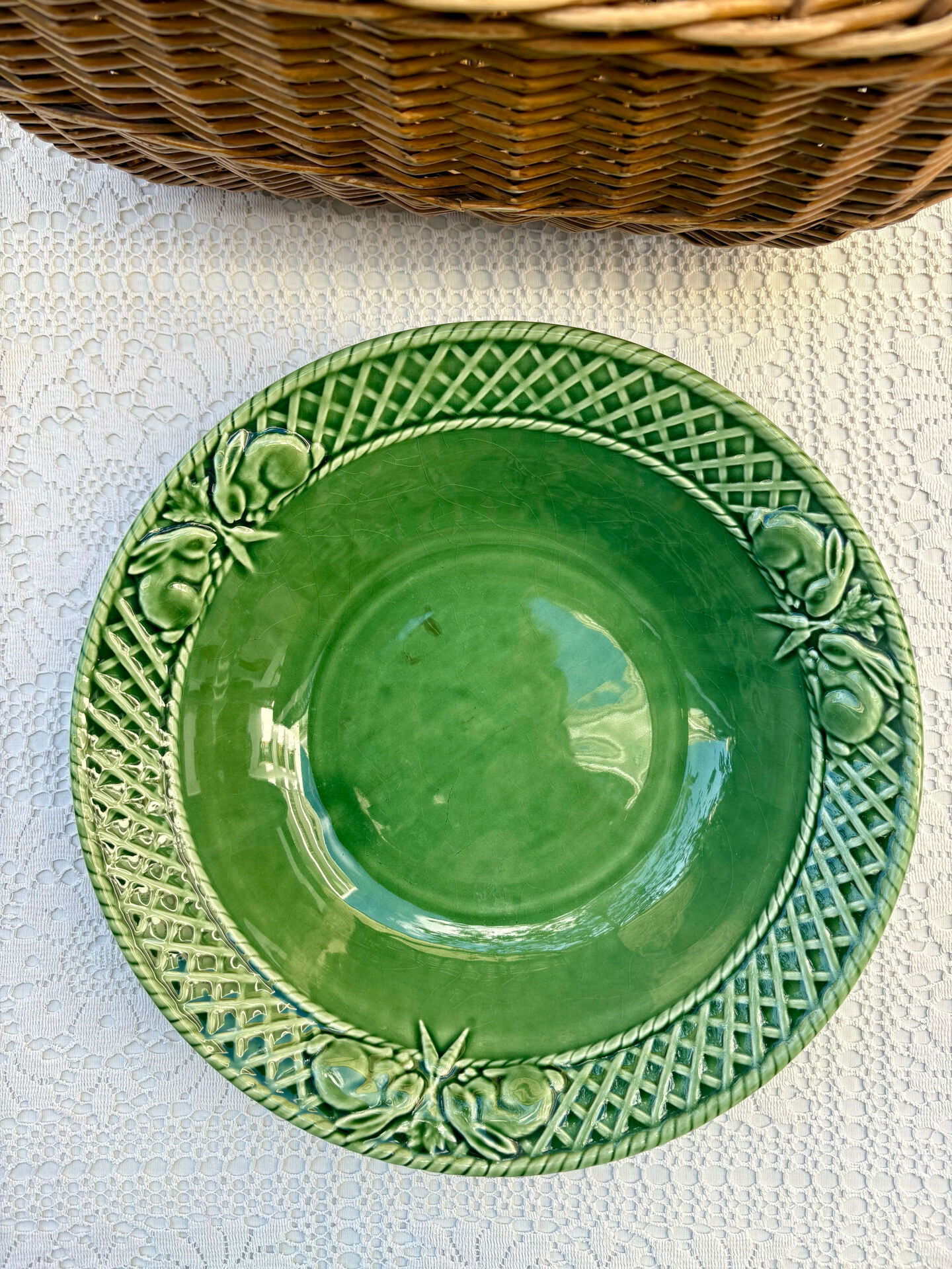 Large woven border salad bowl "Rabbit Green" Bordallo Pinheiro Po