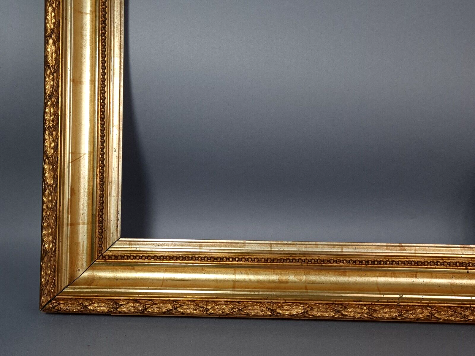 Frame nineteenth century wood stucco gilding gold leaf 70x62 cm, foliage 54x46 cm SB