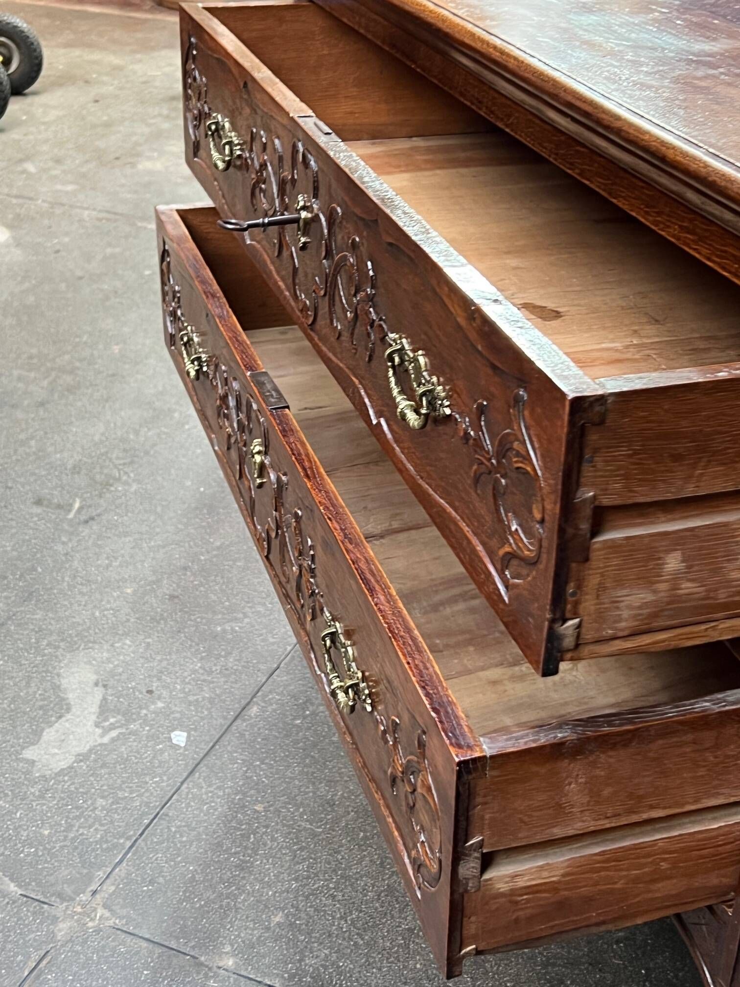 Antique Louis XV style chest of drawers from the 1800s.