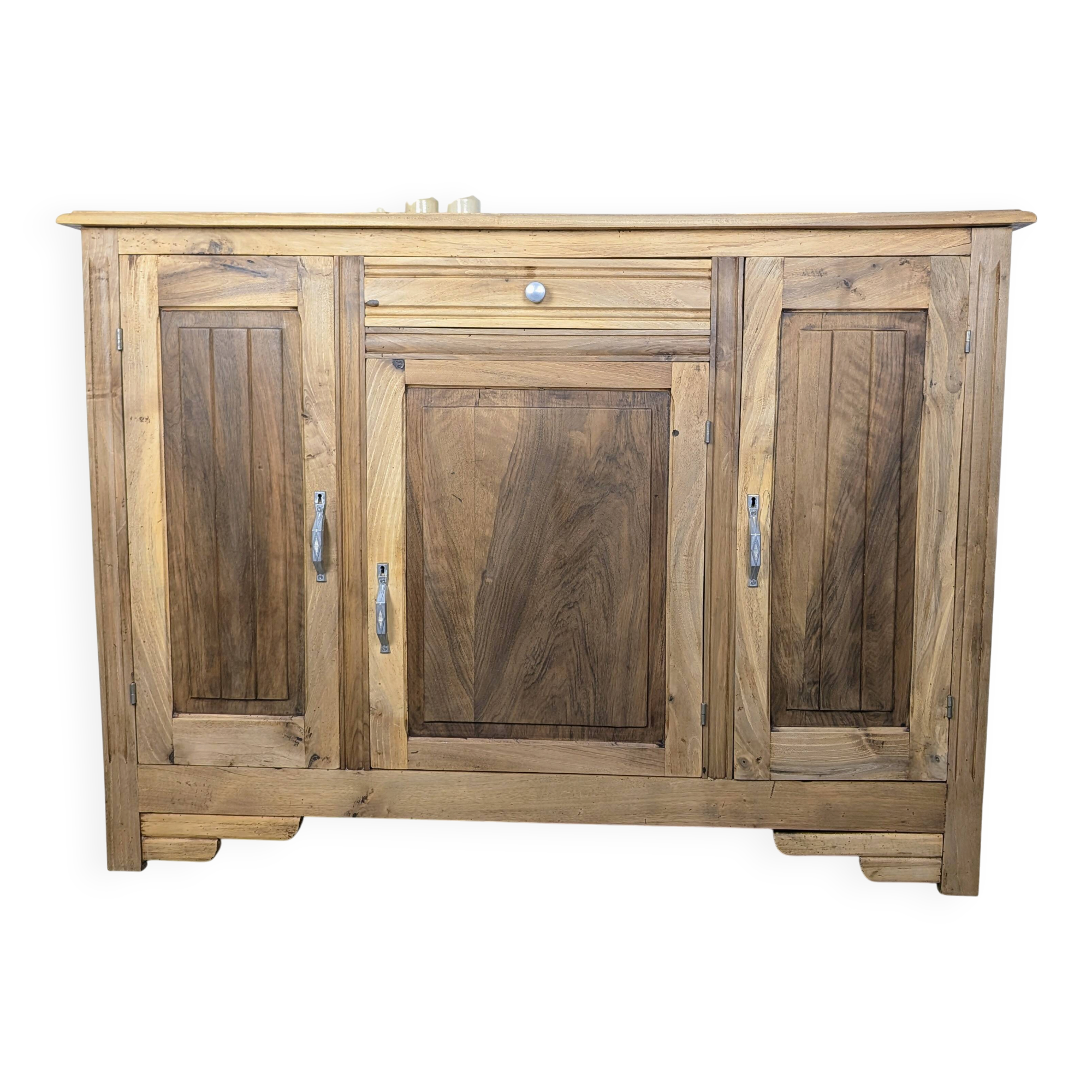 Buffet with 3 doors