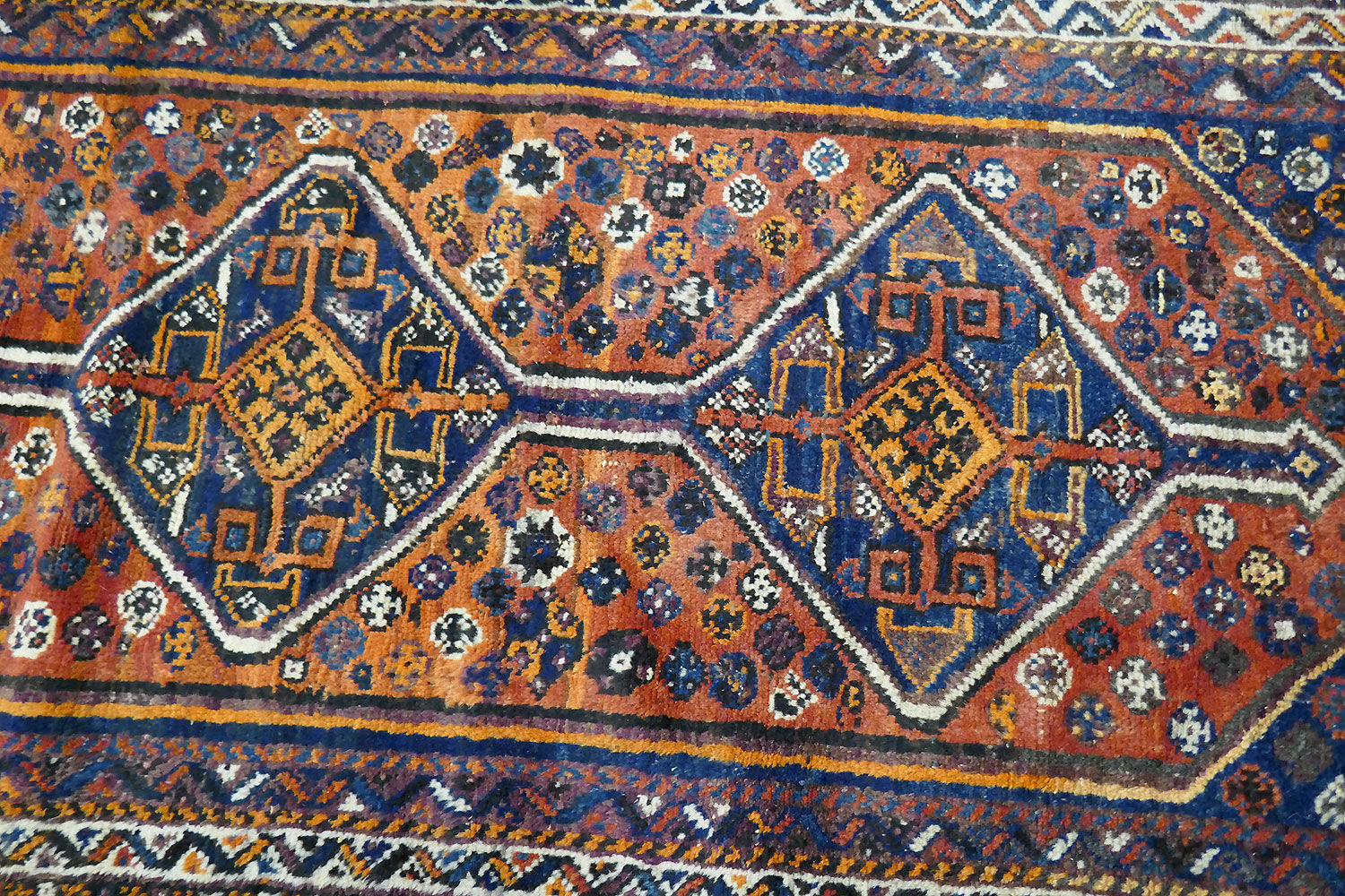 Corridor & orient carpet entirely handmade "Shiraz"
