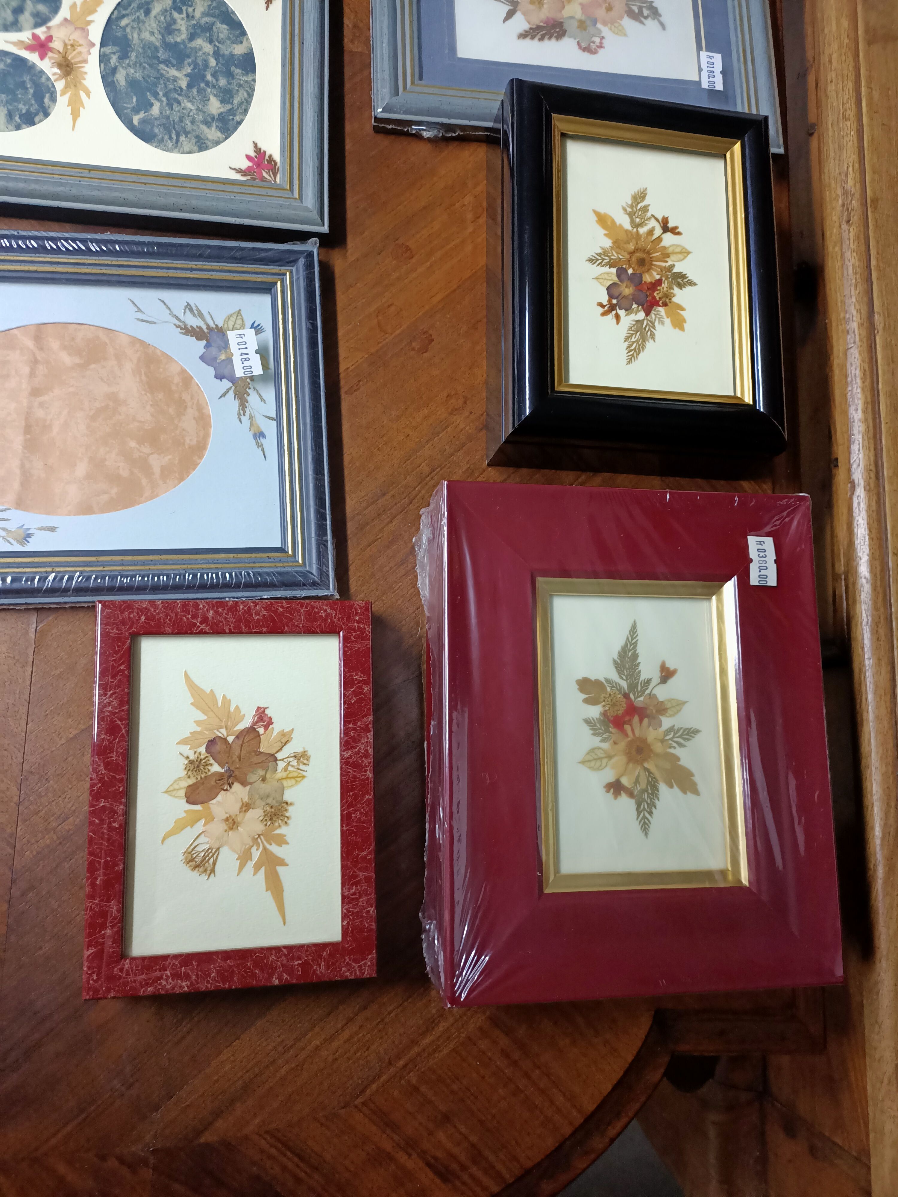 5 herbariums, framed floral arrangement