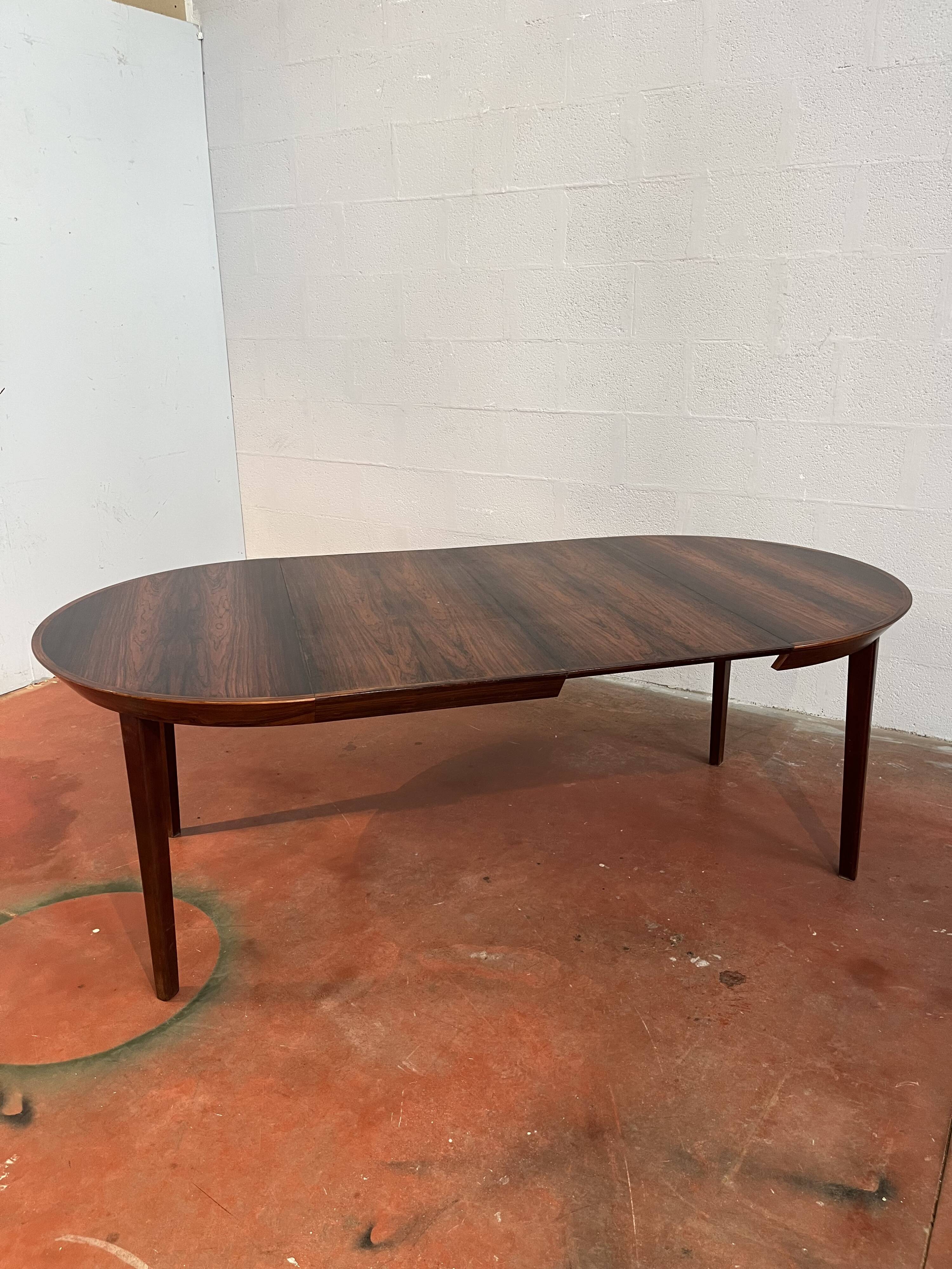 Ole HALD round table model "33" with double extension Denmark 1960